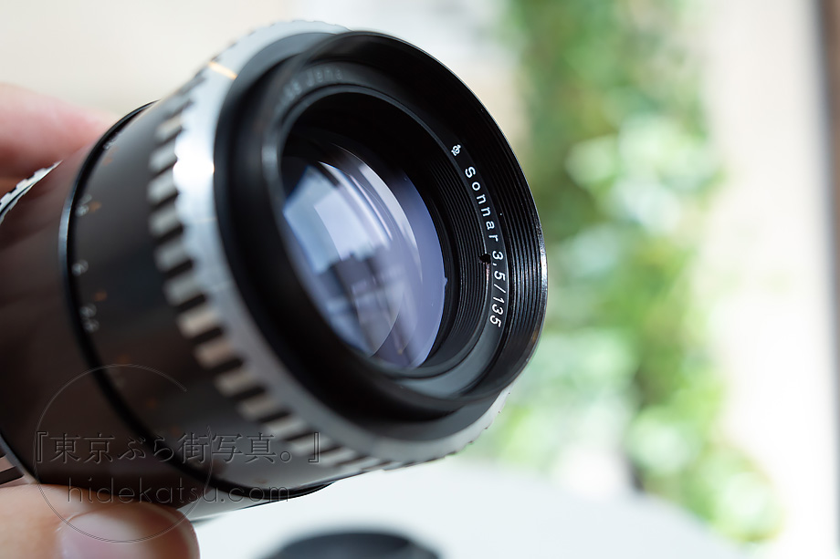 Sonnar」時代を超えて残るその名 中望遠135mmの表現を街歩きに Carl