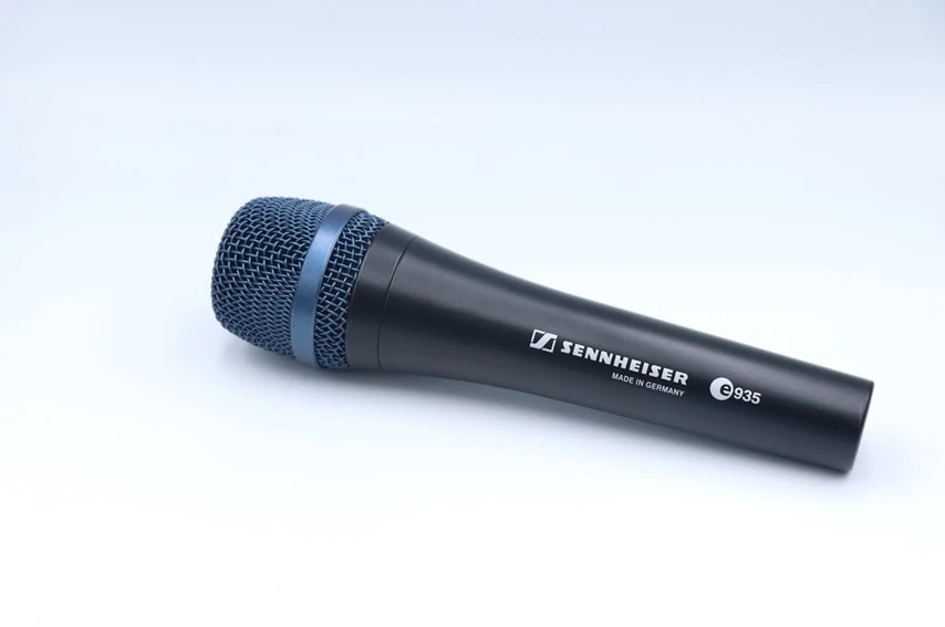 SENNHEISER e935をレビュー。音の抜けがよく、使い勝手が良い人気の