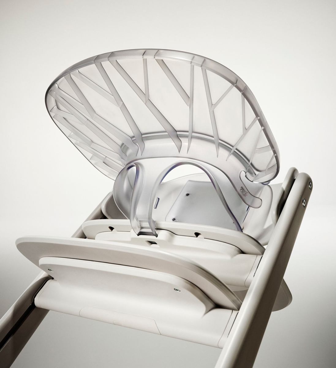 サイベックス〉から世代を超え共に歩むハイチェアが登場｜ヒルズライフ