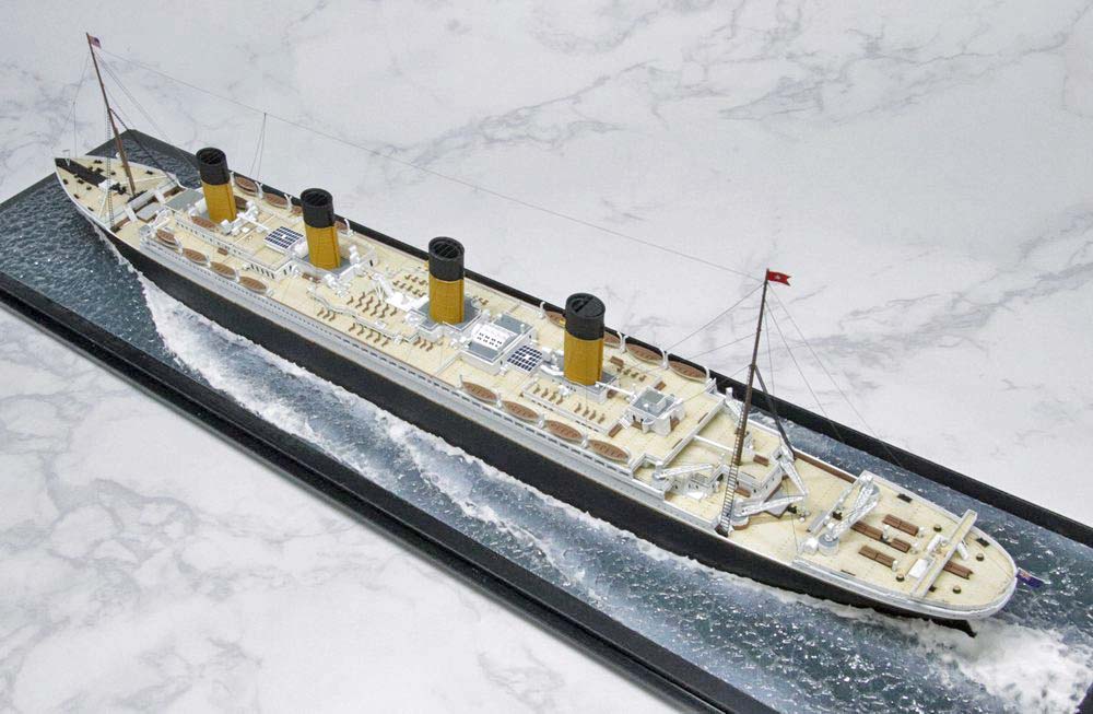 1/700客船「RMS タイタニック」完成写真 – 艦船模型製作代行モデル