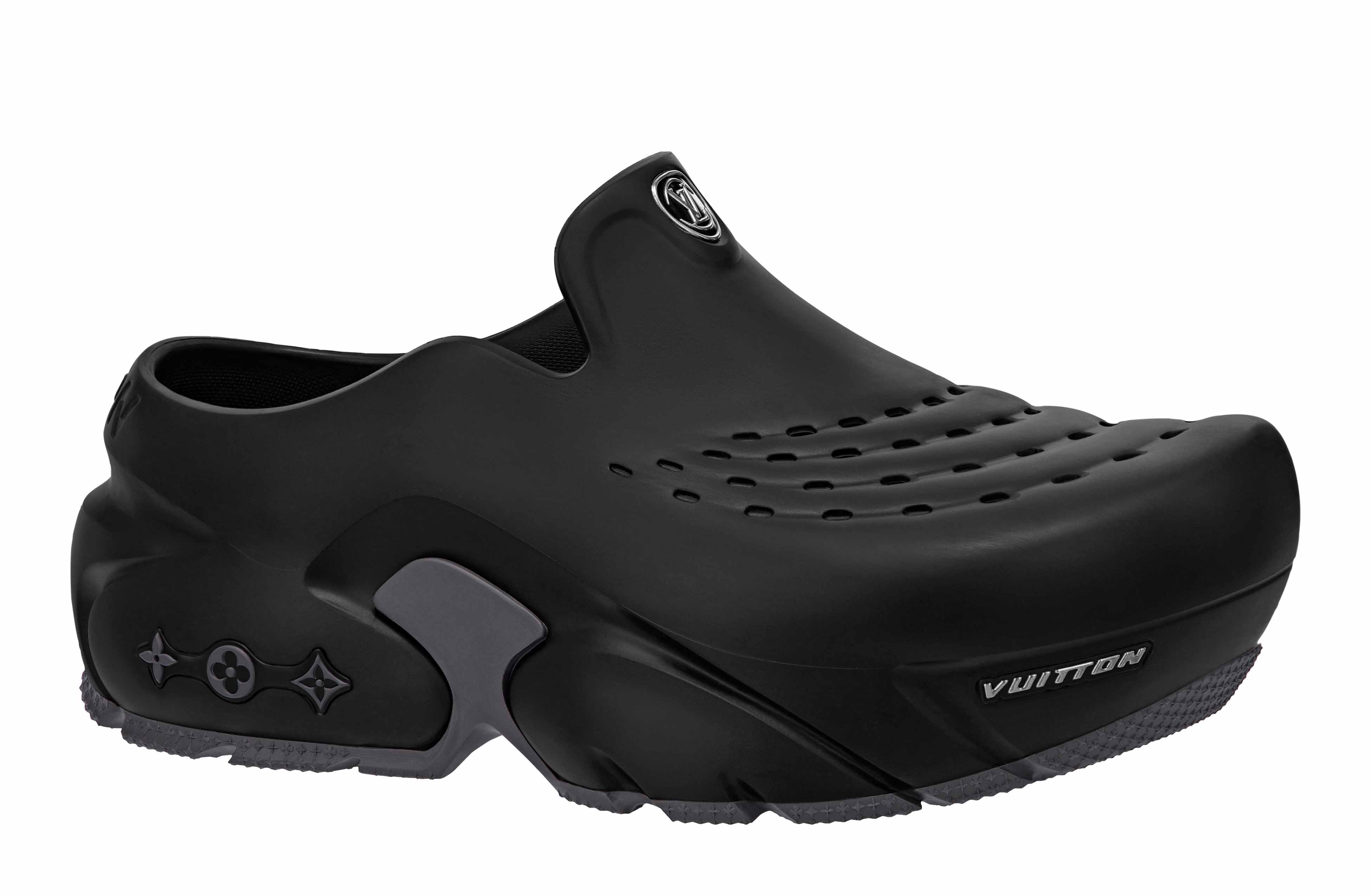 LOUIS VUITTON、オーバーサイズのスリッポン｢LV シャーク·ライン