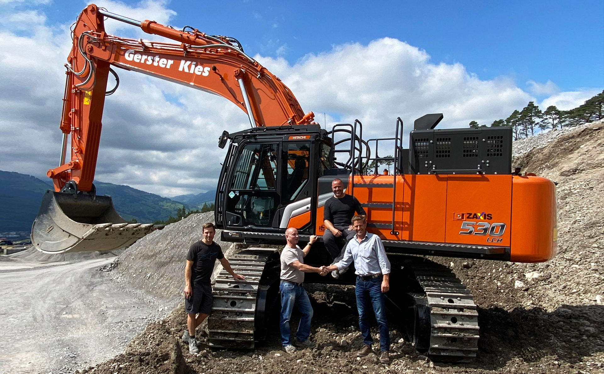 Quarries welcome new Hitachi Zaxis-7 large excavators - HitachiCM