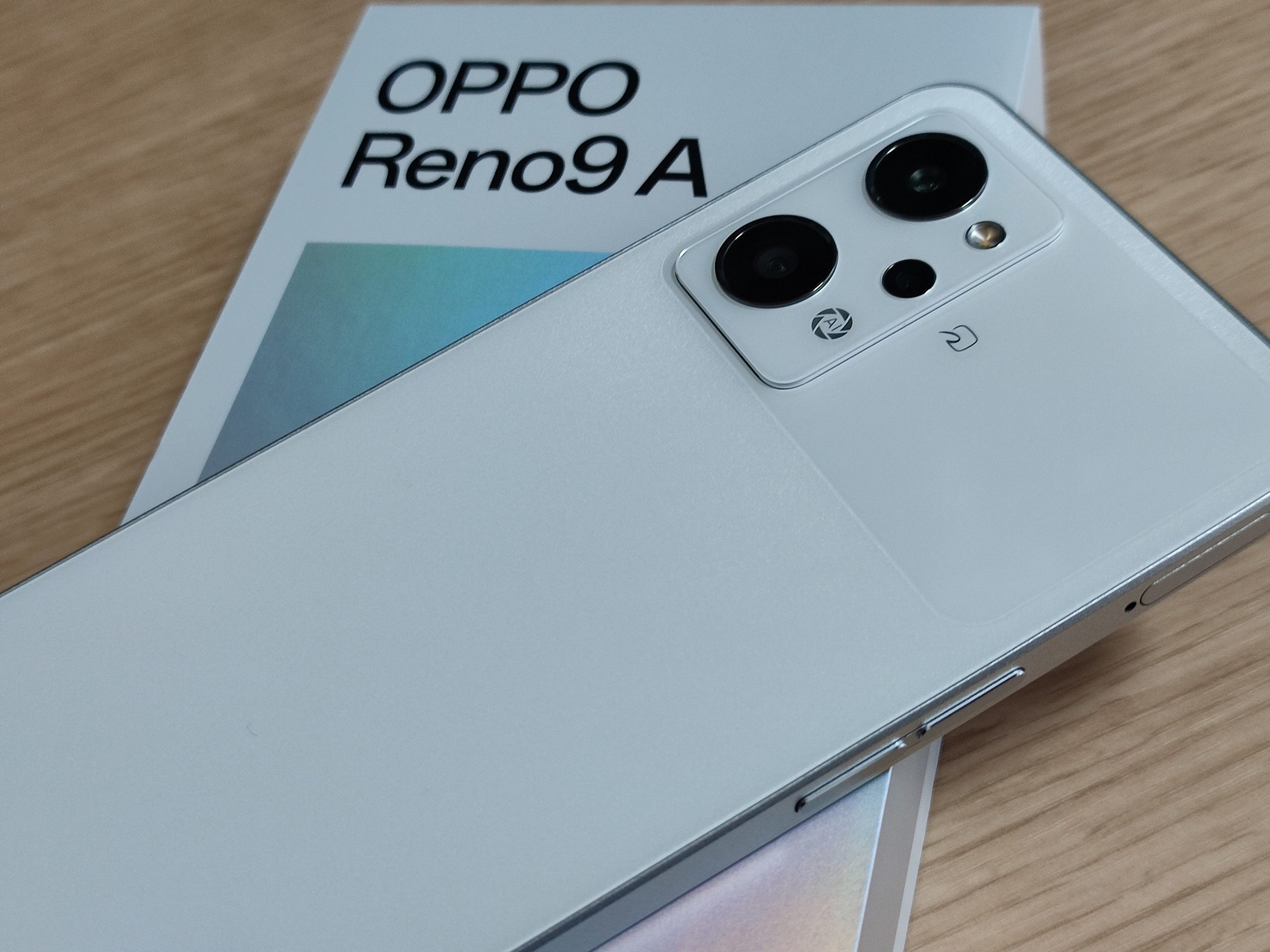 OPPO Reno9 A レビュー！メモリが8GBになりNFCエリアに強化ガラスを