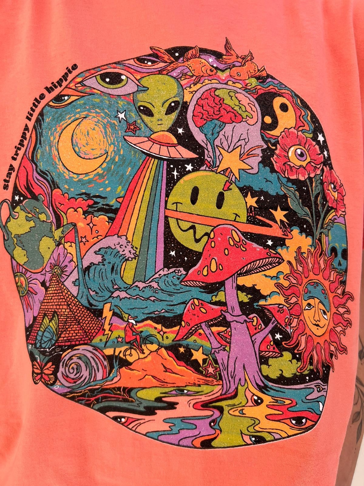 Camiseta Trip Hippie - Coral