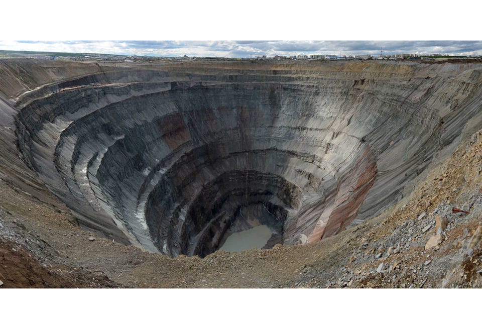 人間が堀った最も深い7つの穴に注目！