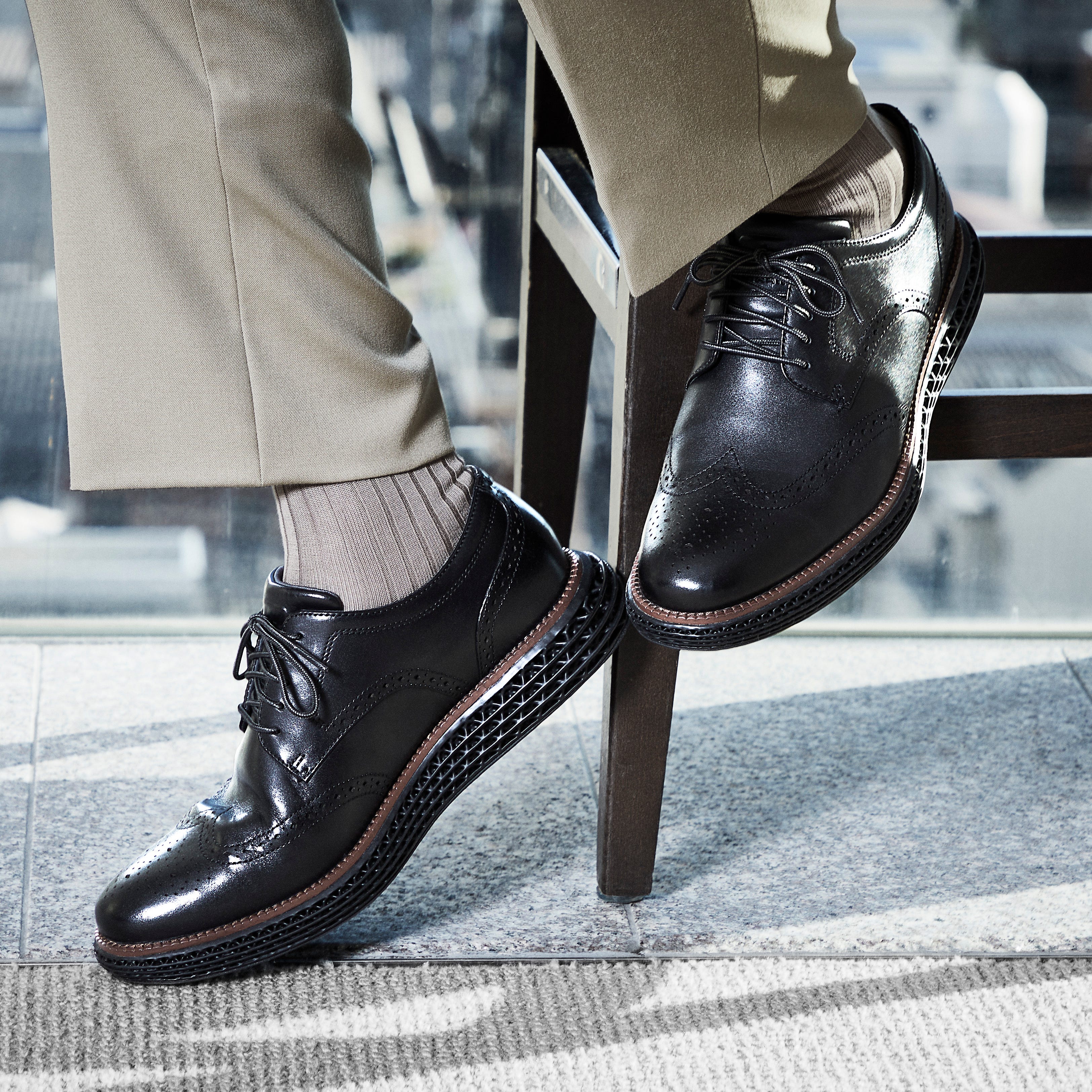 斎藤 工が履きこなすコール ハーン。ビジネスシーンとオフタイムを