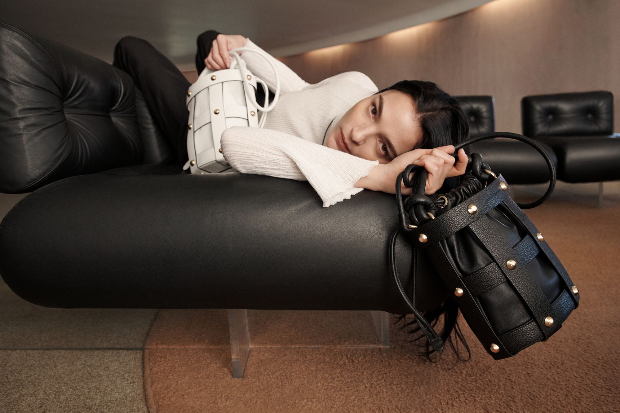 サルヴァトーレ フェラガモ」の新アイコン“フェラガモ ケージ バッグ