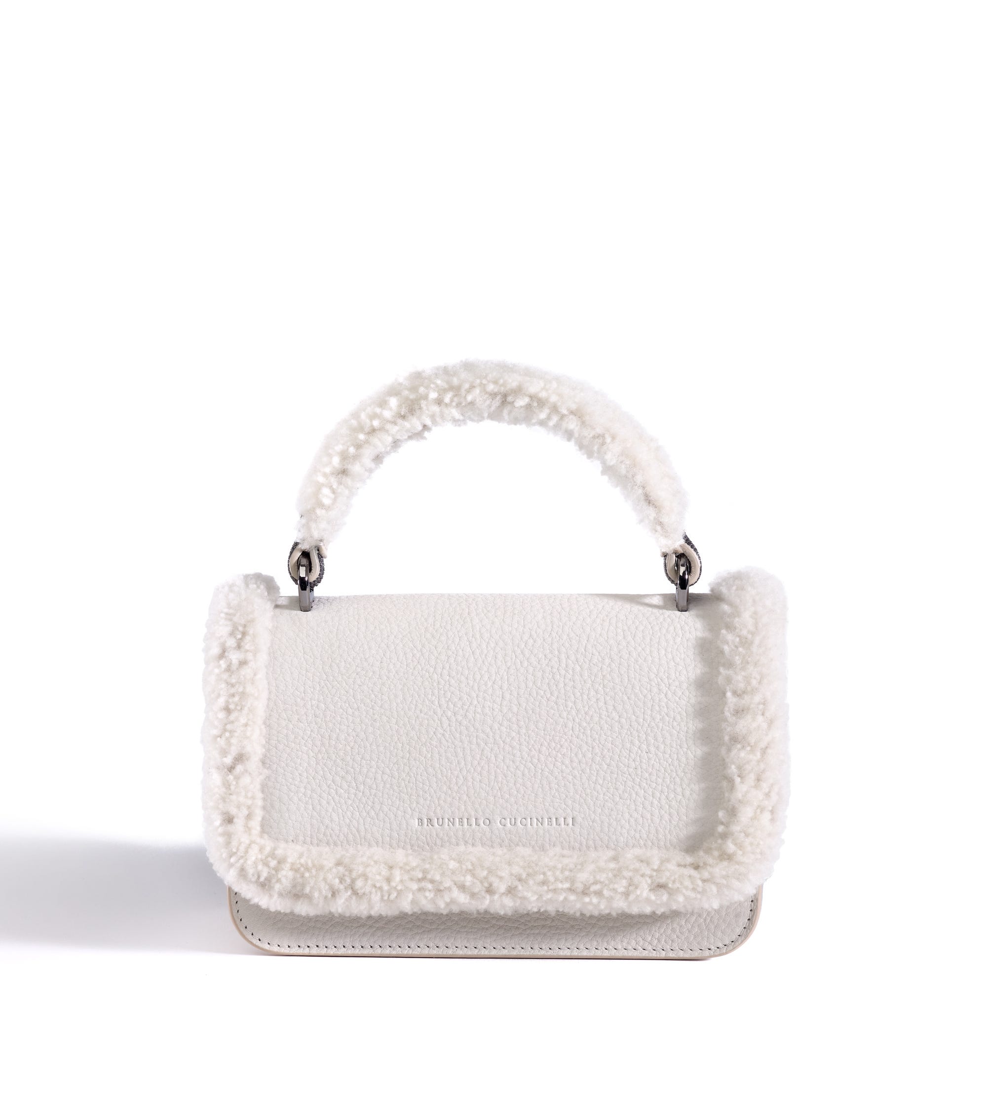 洗練さと汎用性を極めた「ブルネロ クチネリ」の新作トートバッグ