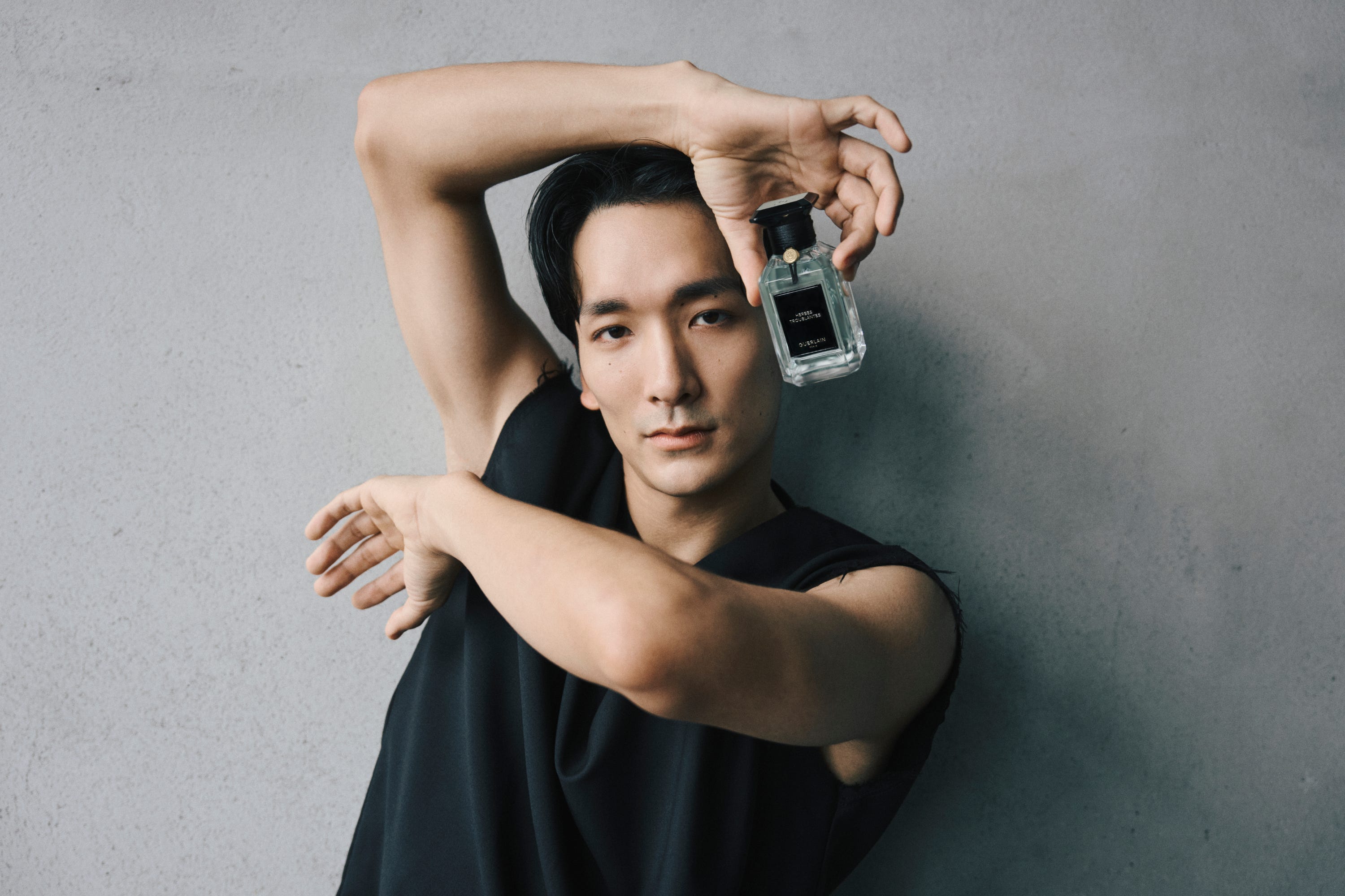 ニュースキンの1台3役の美容機器で、理想的なカラダへ｜ハーパーズ