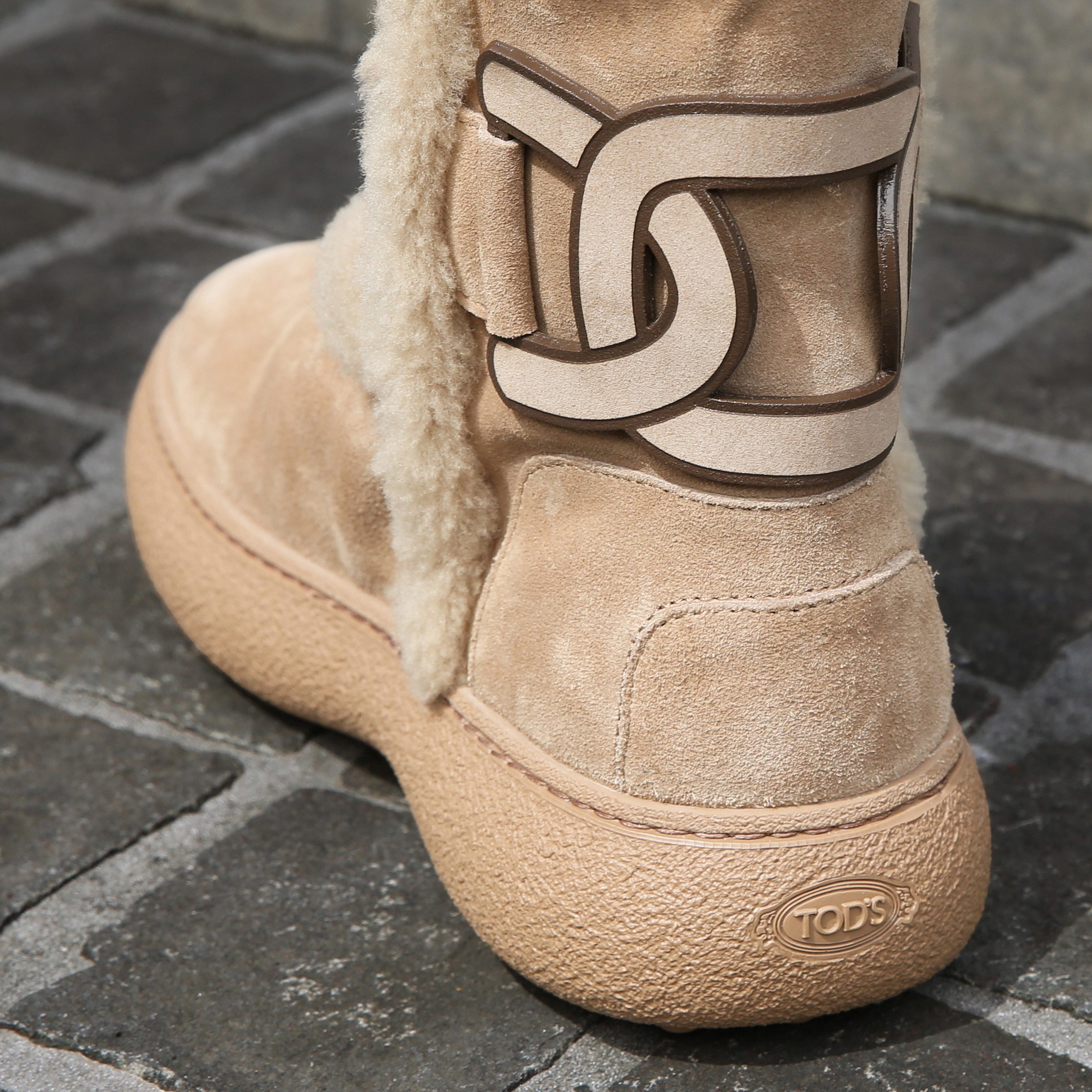 トッズの歴史を刻む「ゴンミーニ」のブーツからシアリングファーが新登場