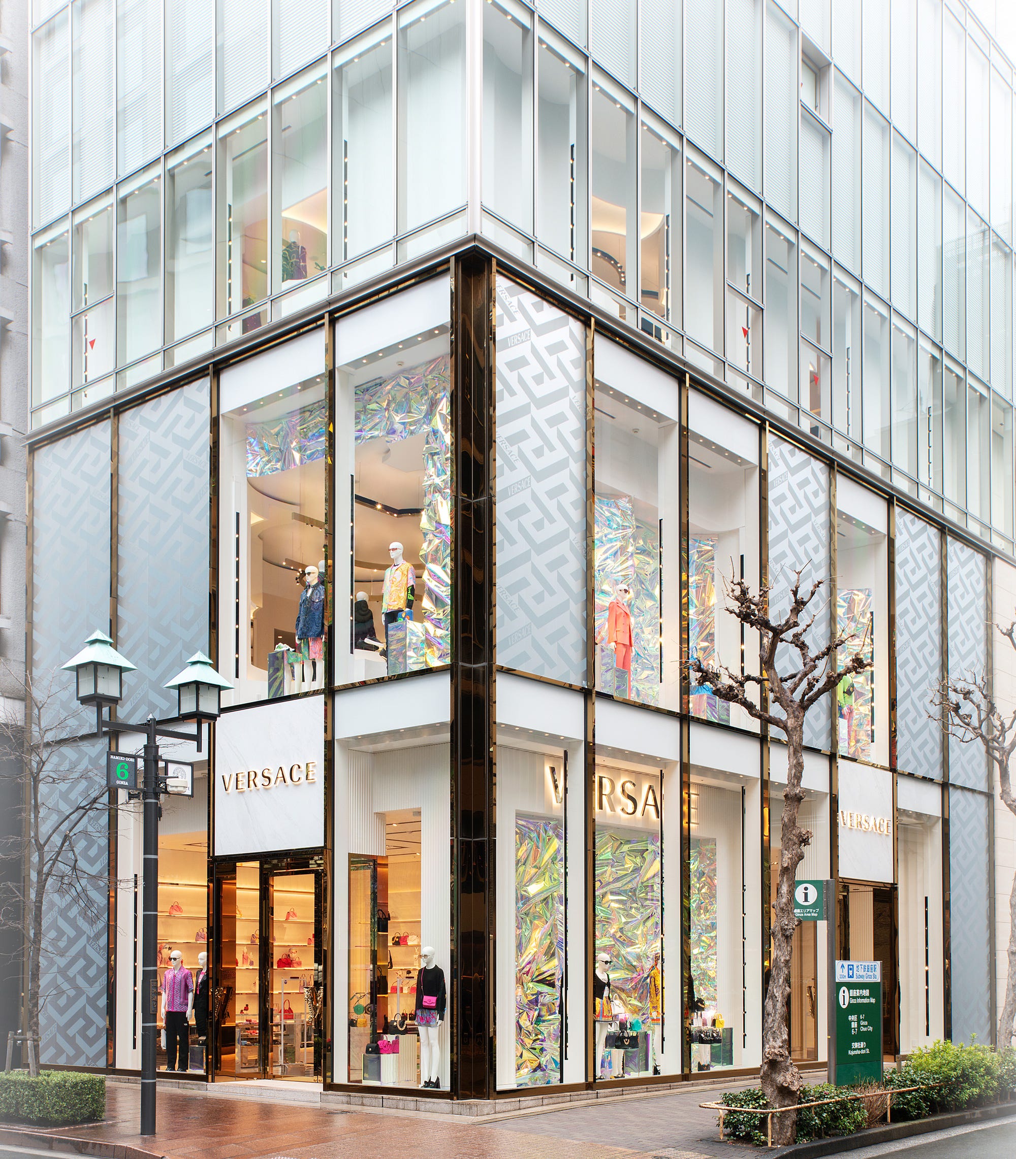 山田優＆コムドットが魅力を体験！ ヴェルサーチェ 銀座並木店が