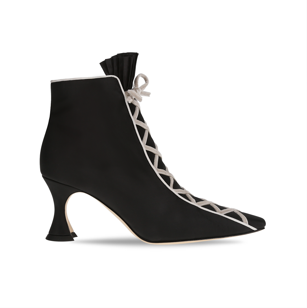 マノロ ブラニク」がポップアップを開催。マリー・アントワネット着想