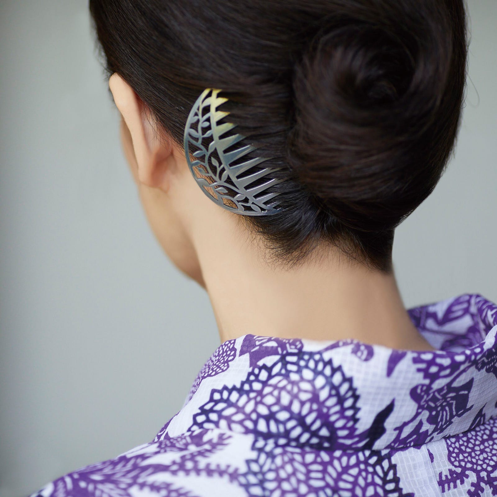 ヘアアクセサリーブランド「コンプレックス ビズ」ステンレスコームが