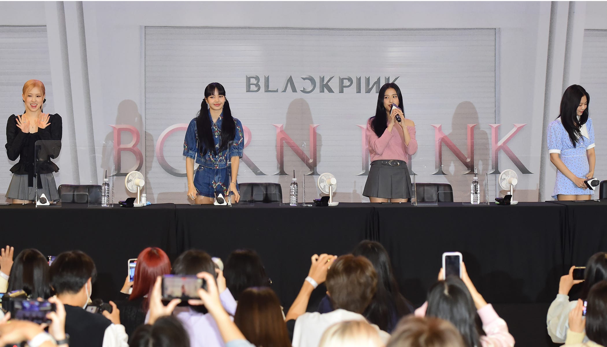 BLACKPINKの素顔にキュン♡ レアショットも満載の『BORN PINK』サイン