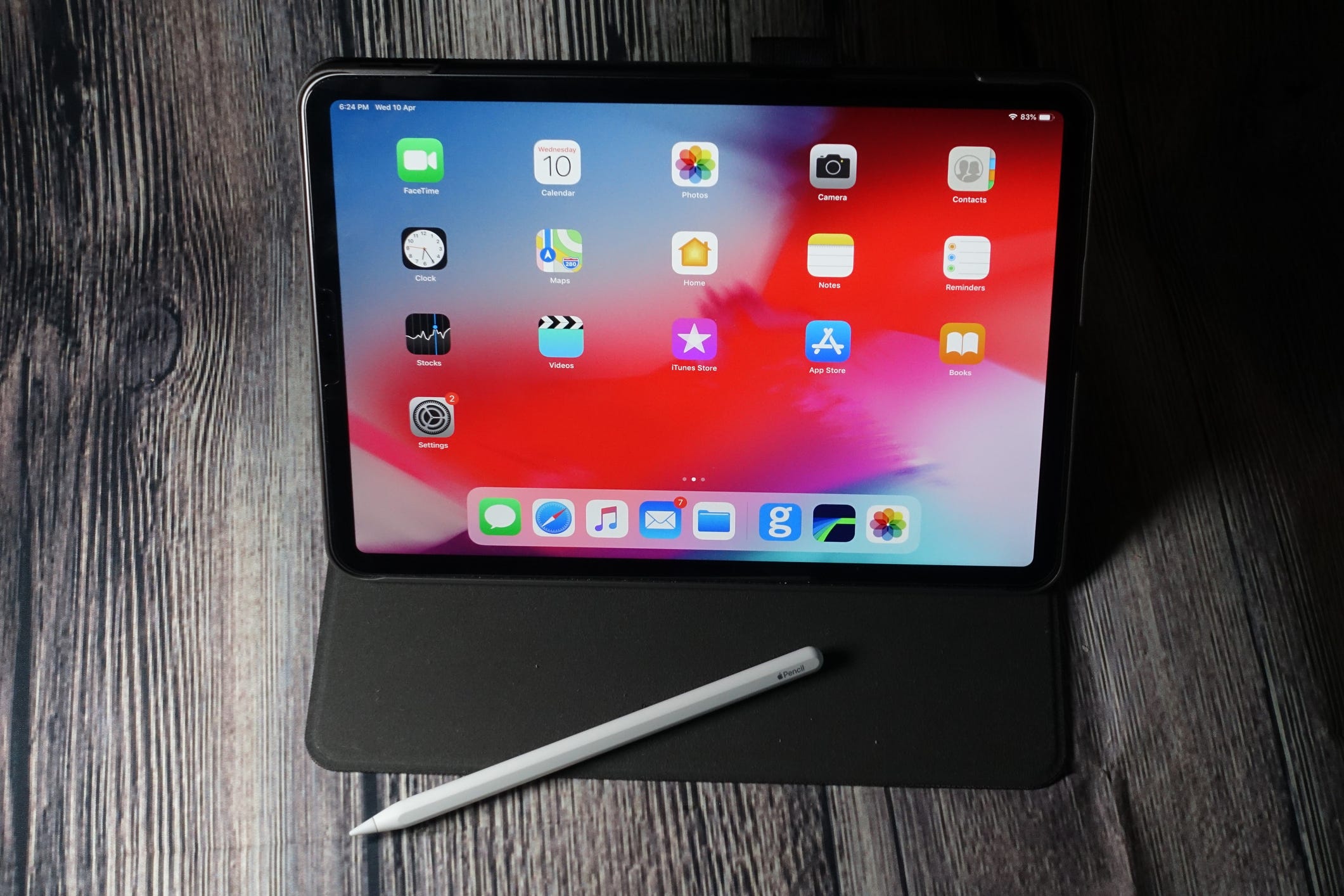 apple-ipad-pro-with-magic-