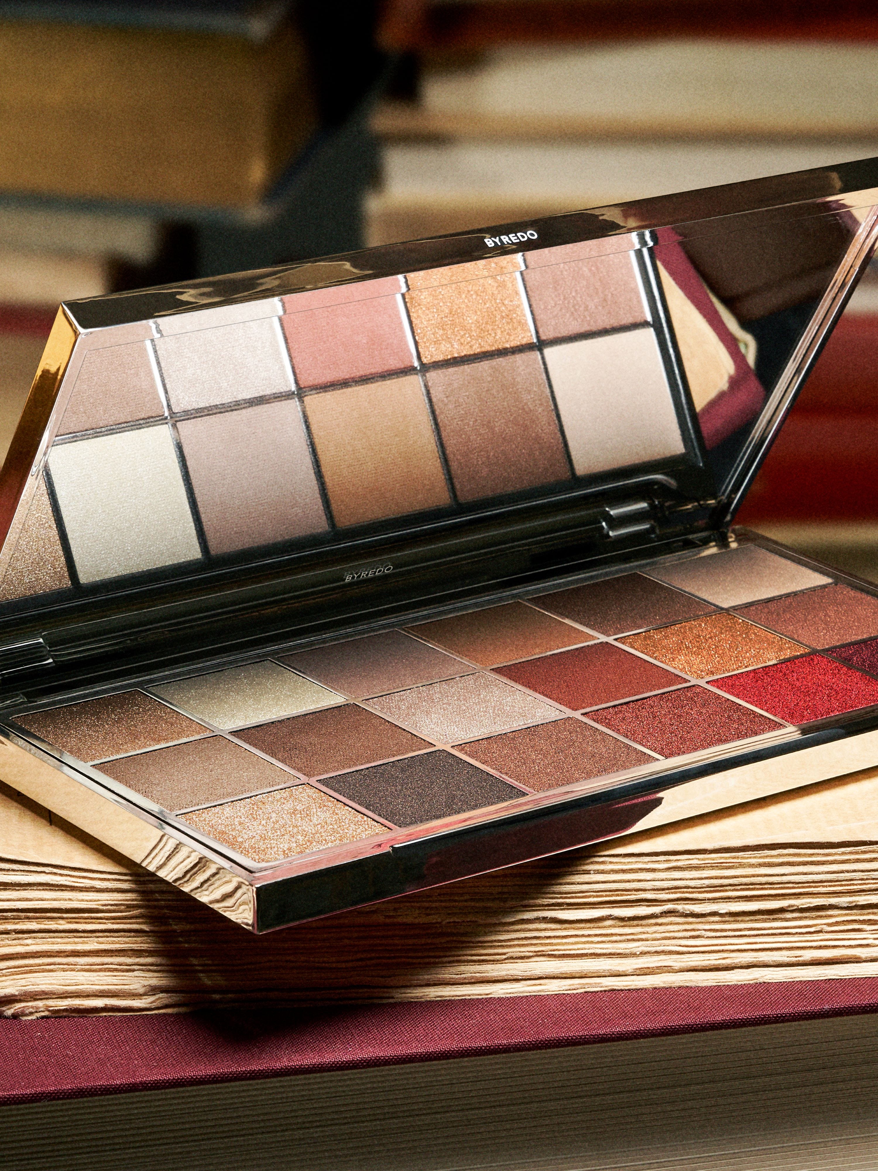 バイレードから図書館をモチーフにした18色のアイシャドウが発売