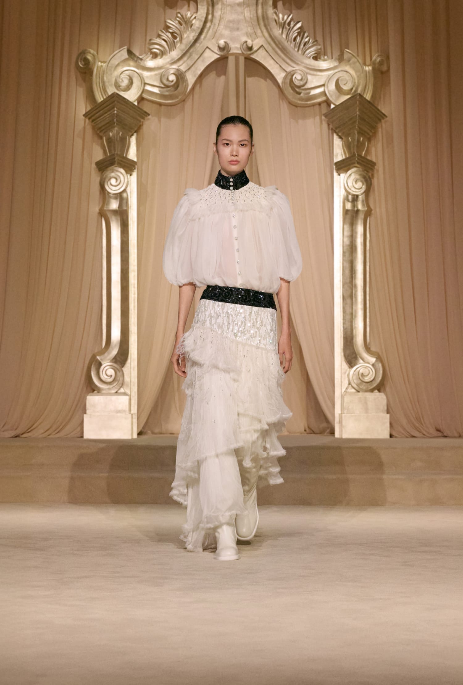 シャネルが2025年秋冬 オートクチュール コレクションを発表。冬の