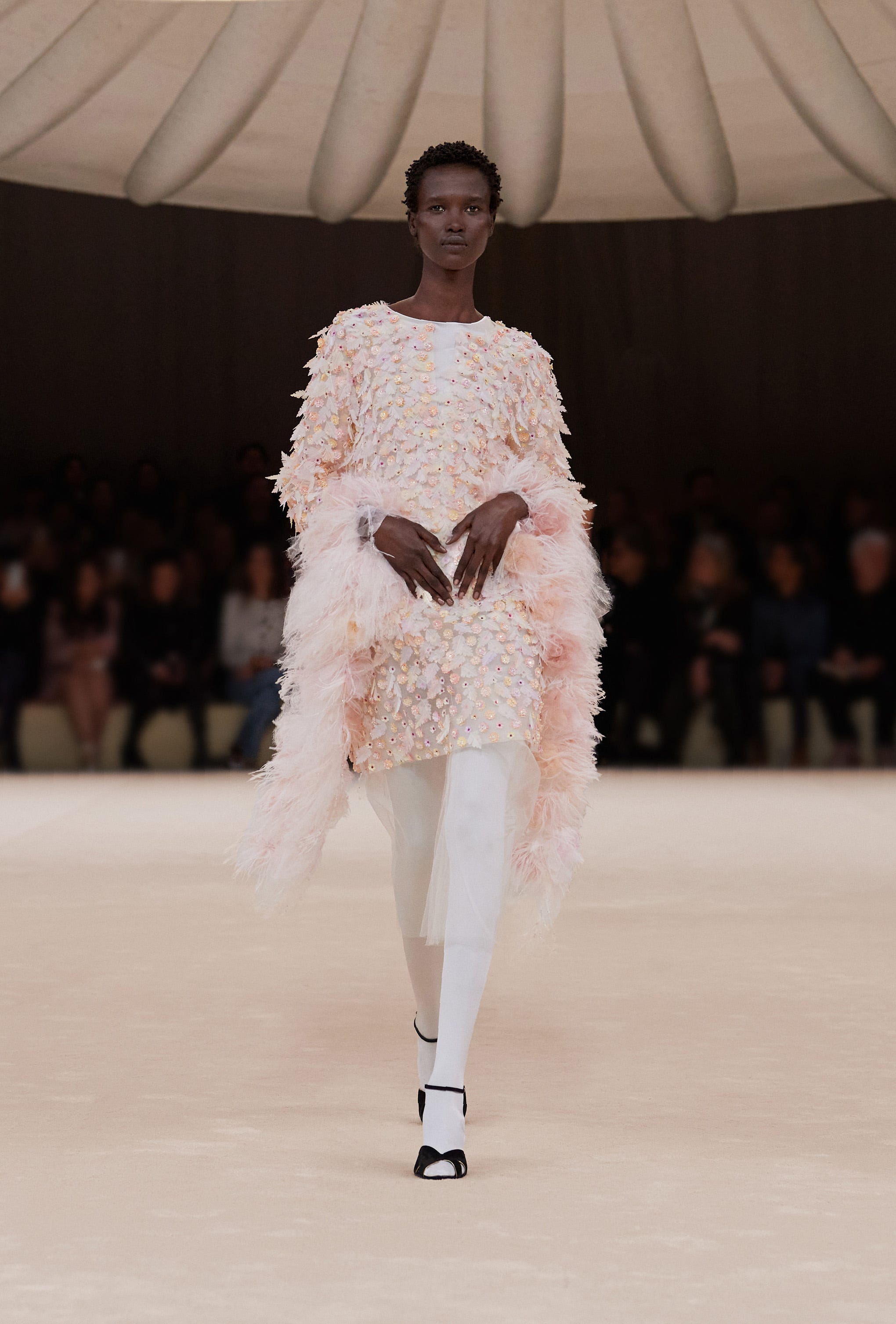 バレエの芸術性を称える「シャネル」。優雅な動きと甘美な物語を表現