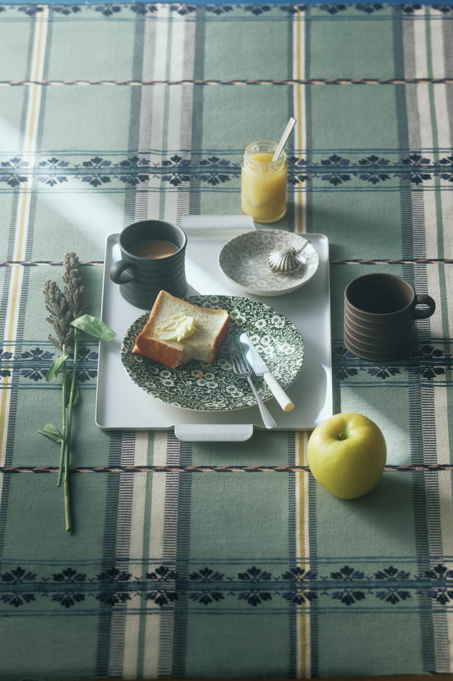 暮らしに寄り添う、イギリスデザインの名作小物 | ELLE DECOR [エル・デコ]