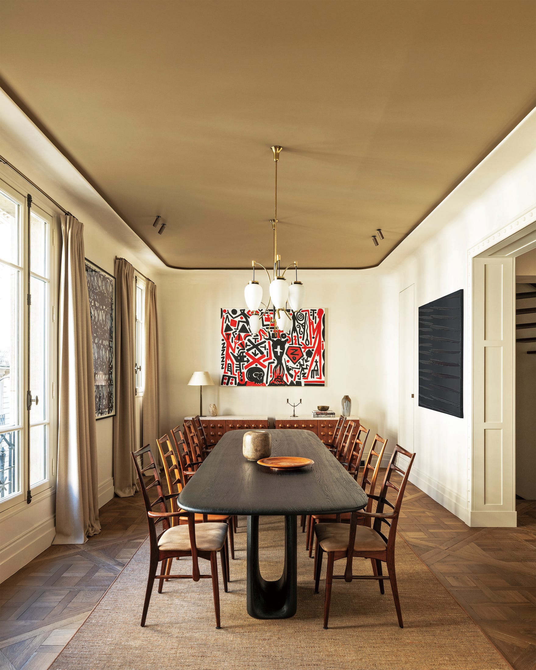 ルームツアー】パリ16区で実現した大家族の「カントリーハウス