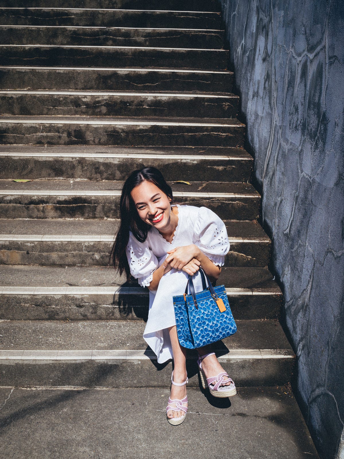 夏のマストハブ、「コーチ」のデニムバッグにラブコール