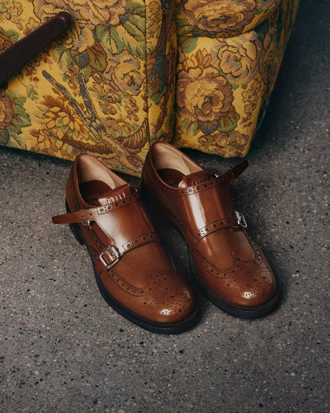 ミュウミュウ」と「チャーチ」がコラボ！ 自由なスピリットと伝統が