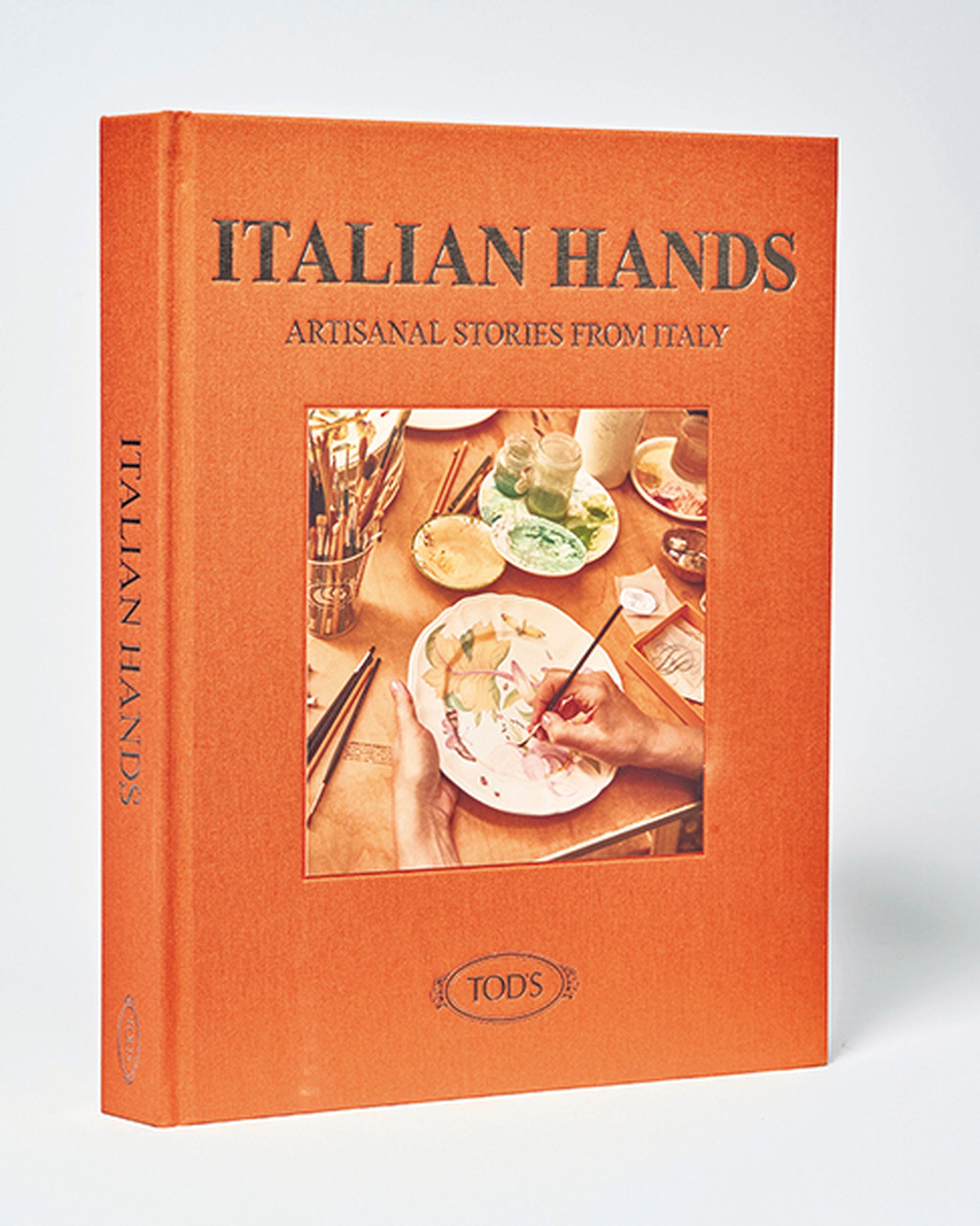 職人の「手仕事」から見るイタリア｜トッズが写真集『ITALIAN HANDS