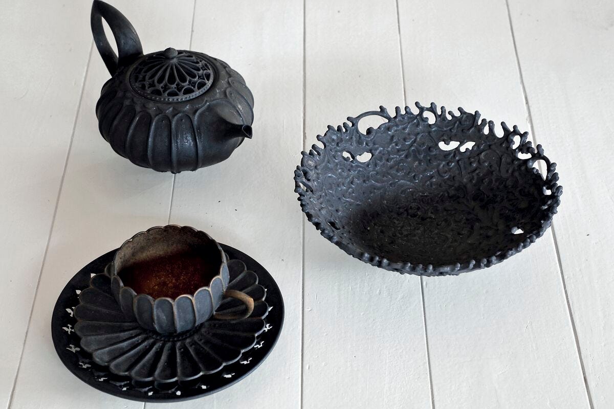 はな 伊藤剛俊 透彫飾皿 黒トゲトゲ 約30cm はな 伊藤剛俊 透彫飾皿 黒