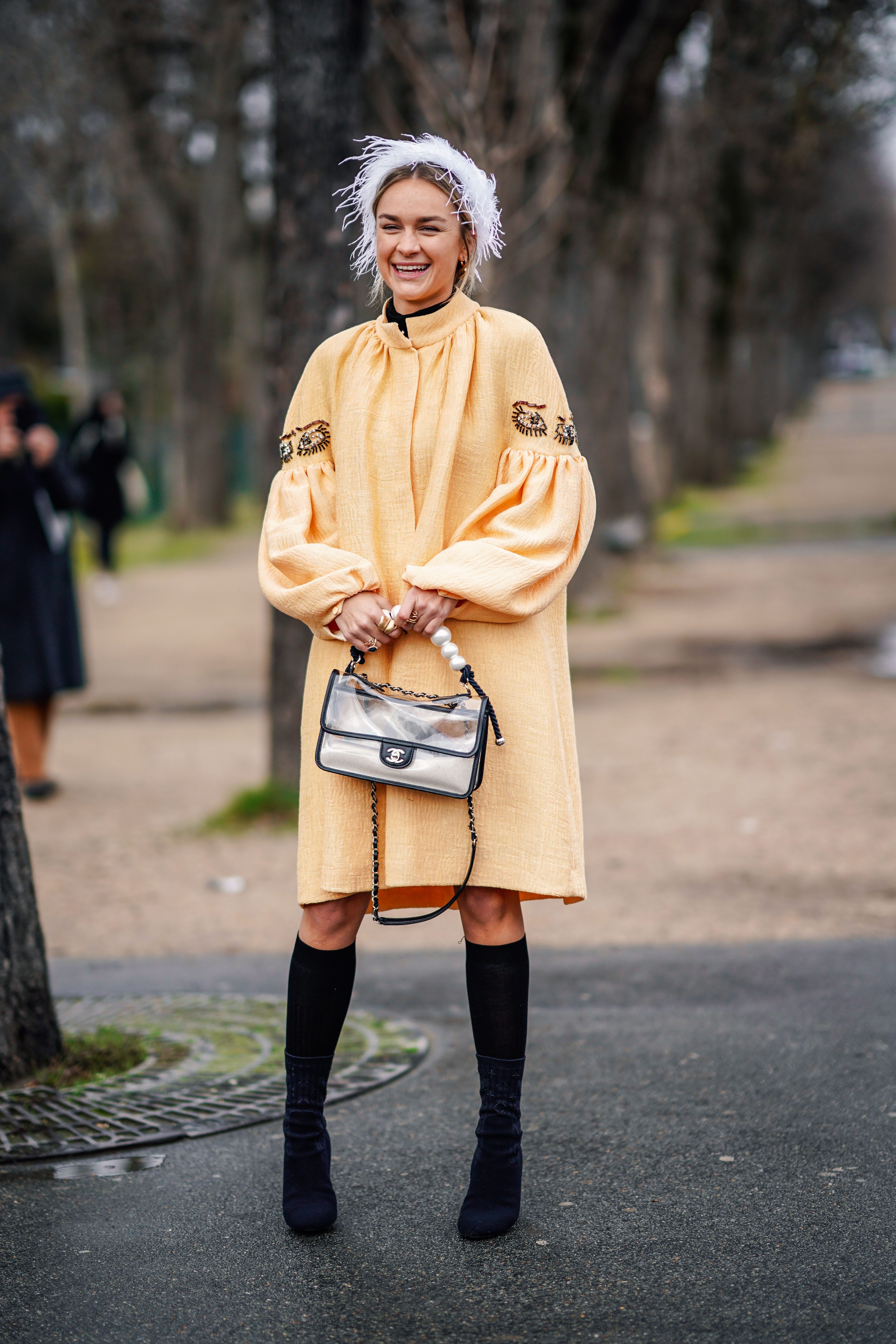 パリコレ最終日、おしゃれエリートも「シャネル」でカール