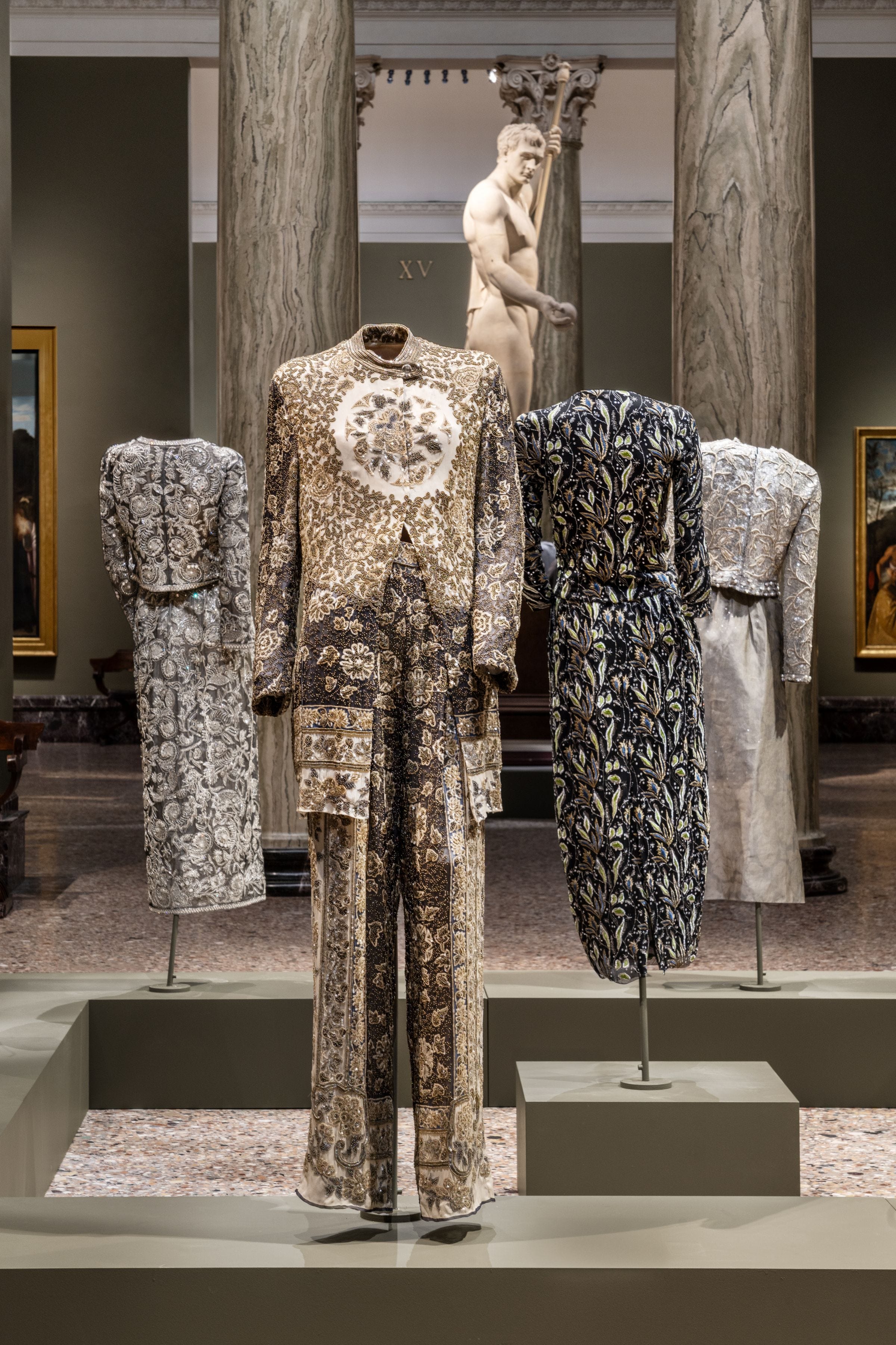 ブランド創立50周年。イタリア・ブレラ美術館でジョルジオ・アルマーニ