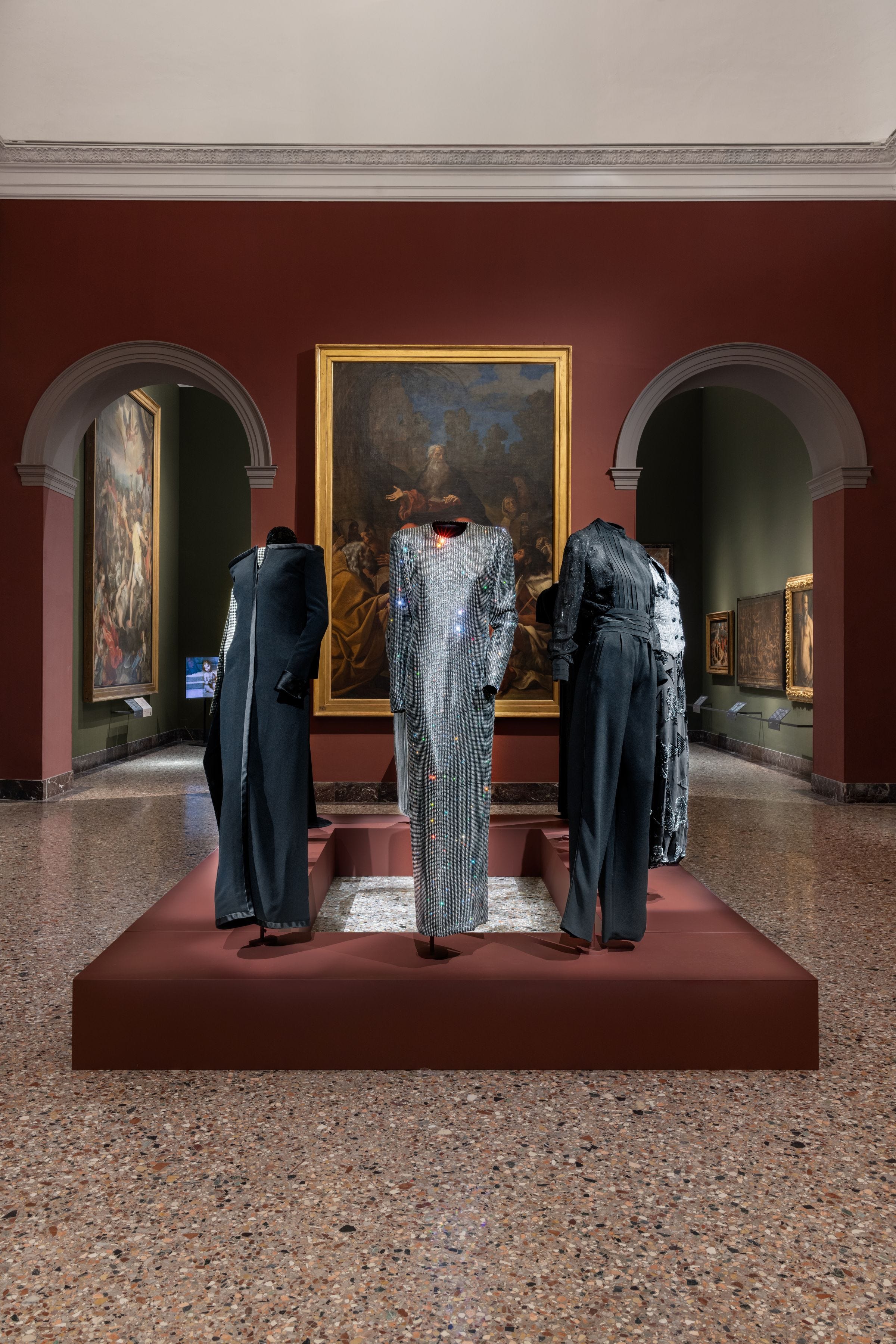 ブランド創立50周年。イタリア・ブレラ美術館でジョルジオ・アルマーニ