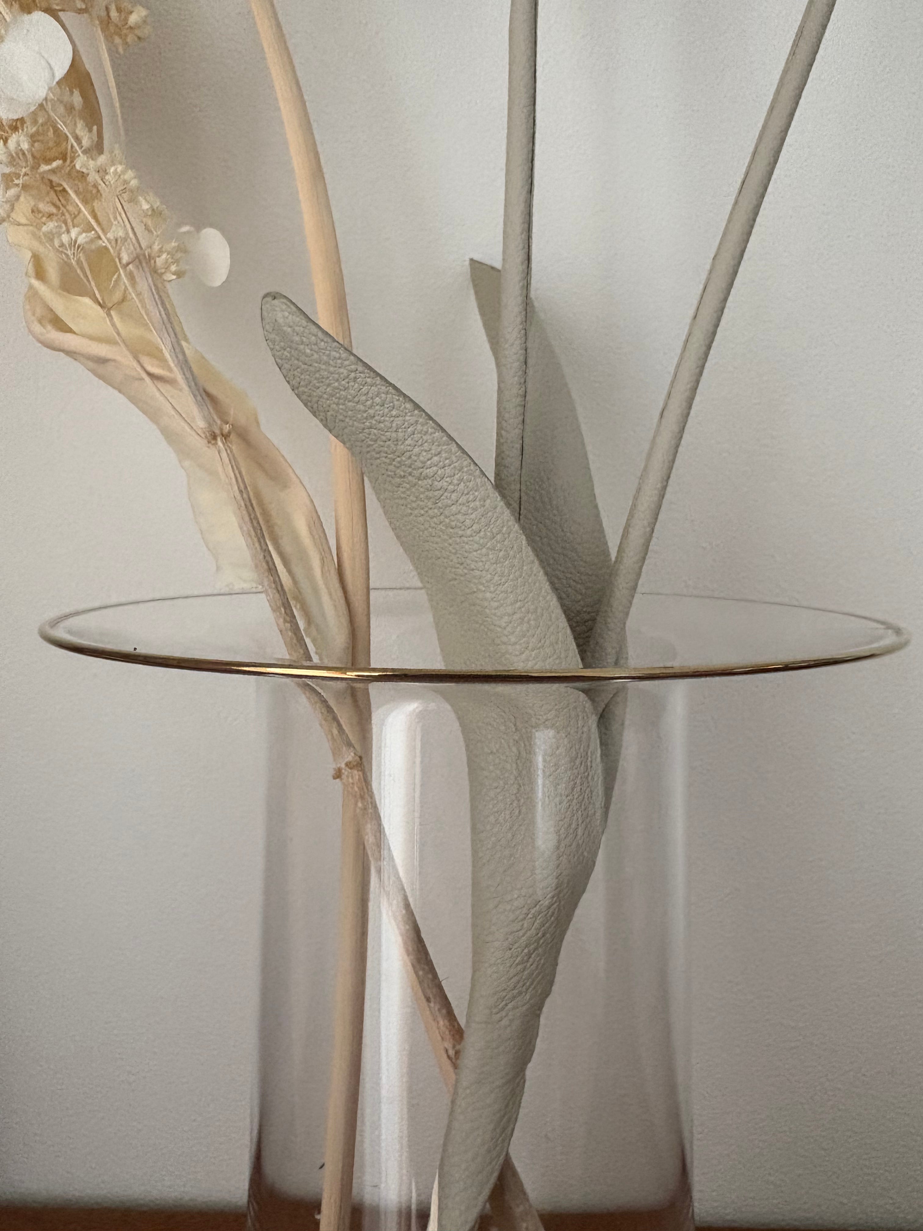 置くだけで美しい風景が生まれる、ガラス作家 奥泰我のフラワーベース