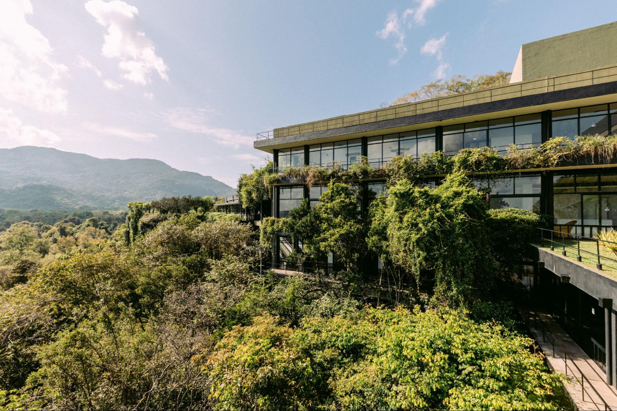 スリランカのホテル建築】ジェフリー・バワの建築と世界遺産を巡る