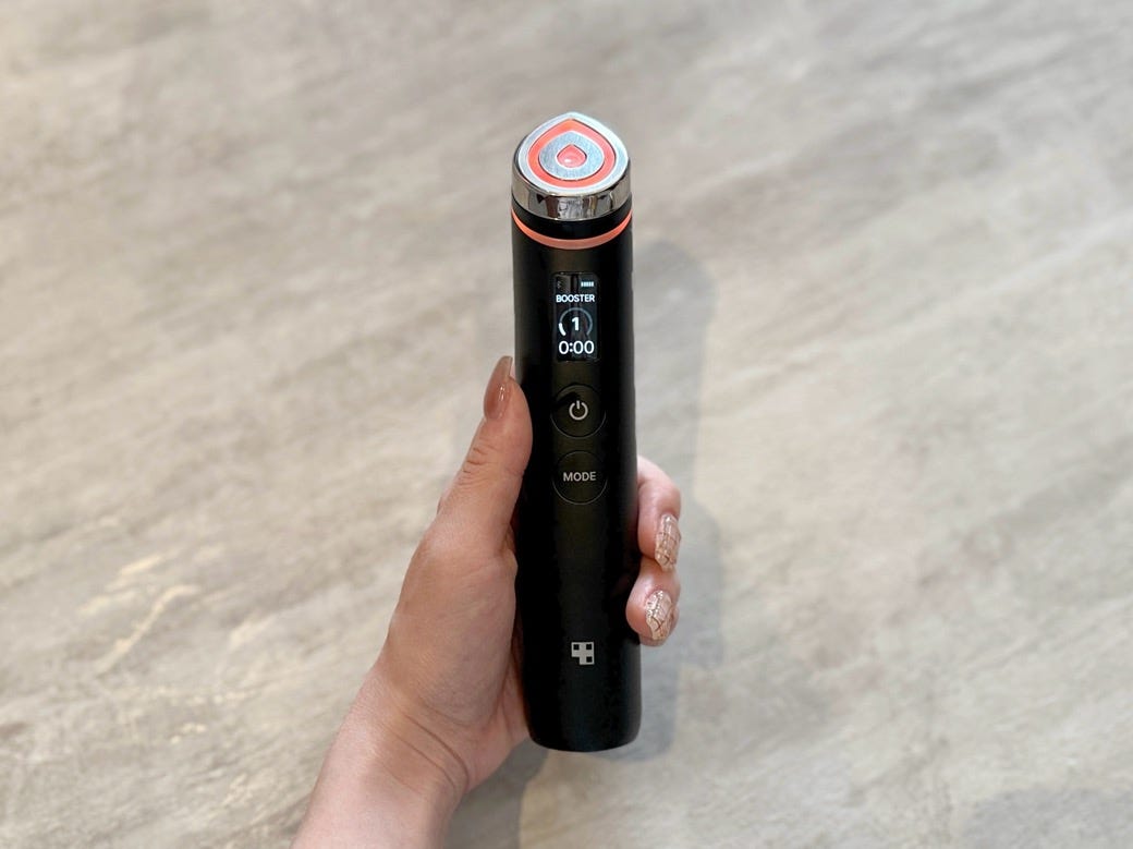 メディキューブの美顔器「ブースタープロ」をライターがレビュー