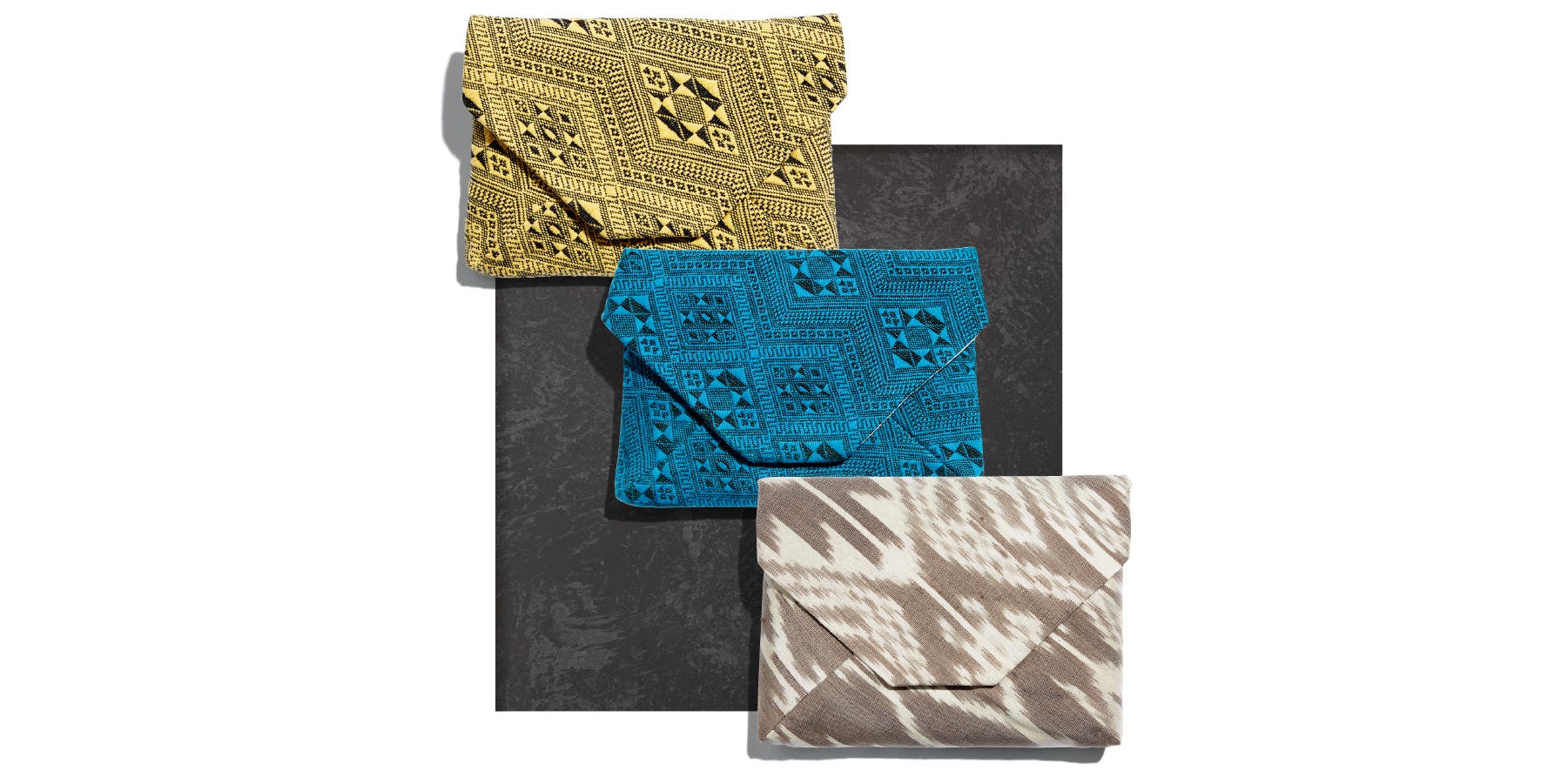 伊勢半本店」岩田俊彦さんの紅板。モダンな漆細工のケースに入った伝統