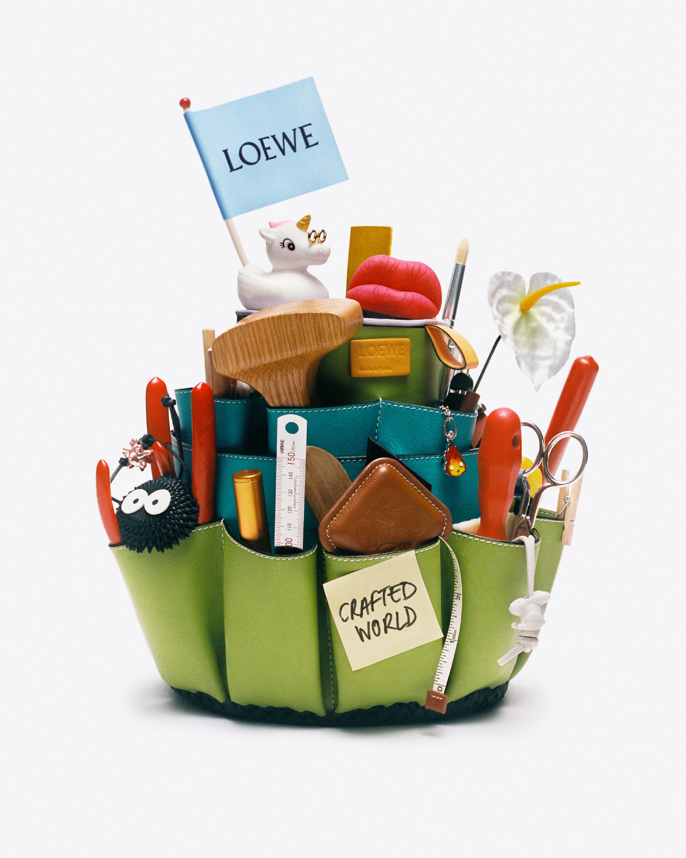 ロエベ初の大型展覧会「ロエベ クラフテッド・ワールド展 クラフトが