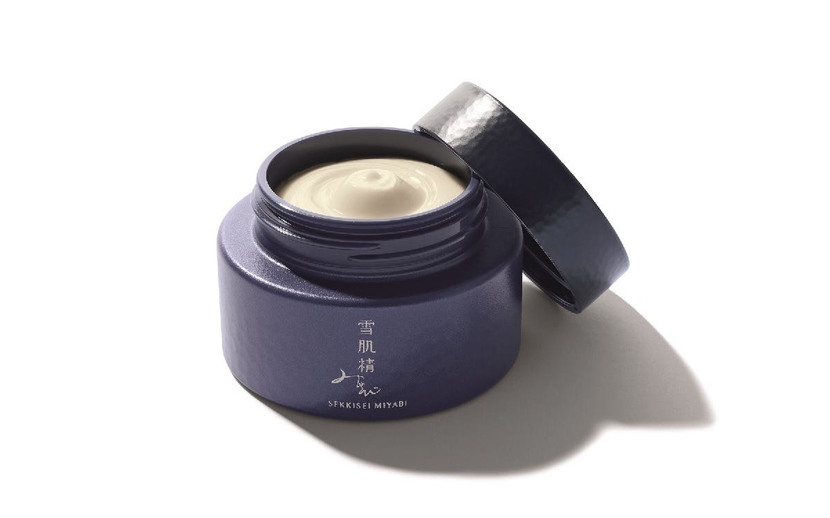 美容担当のお気に入り】透明感とハリを作る「雪肌精 みやび」の最新