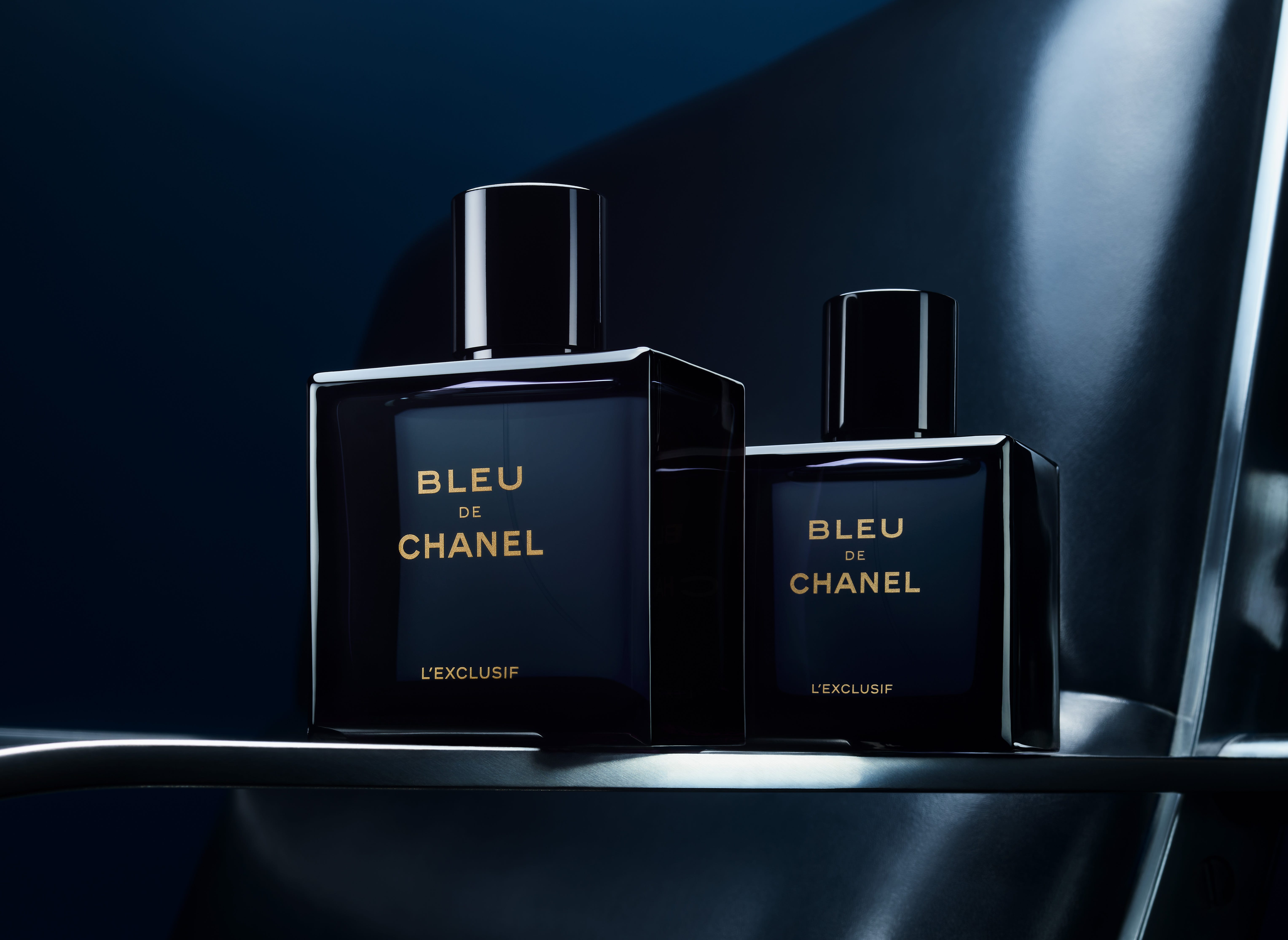 シャネル」の“新しいブルー”に注目。力強く神秘的なアンバー ウッディ