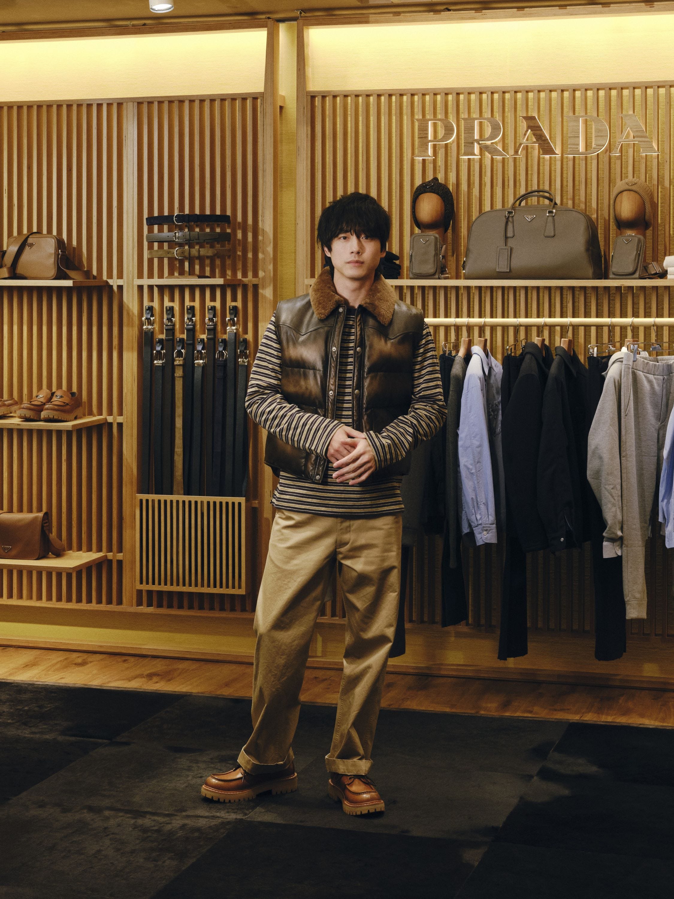 坂口健太郎がナビゲート！「プラダ メンズポップアップストア」で