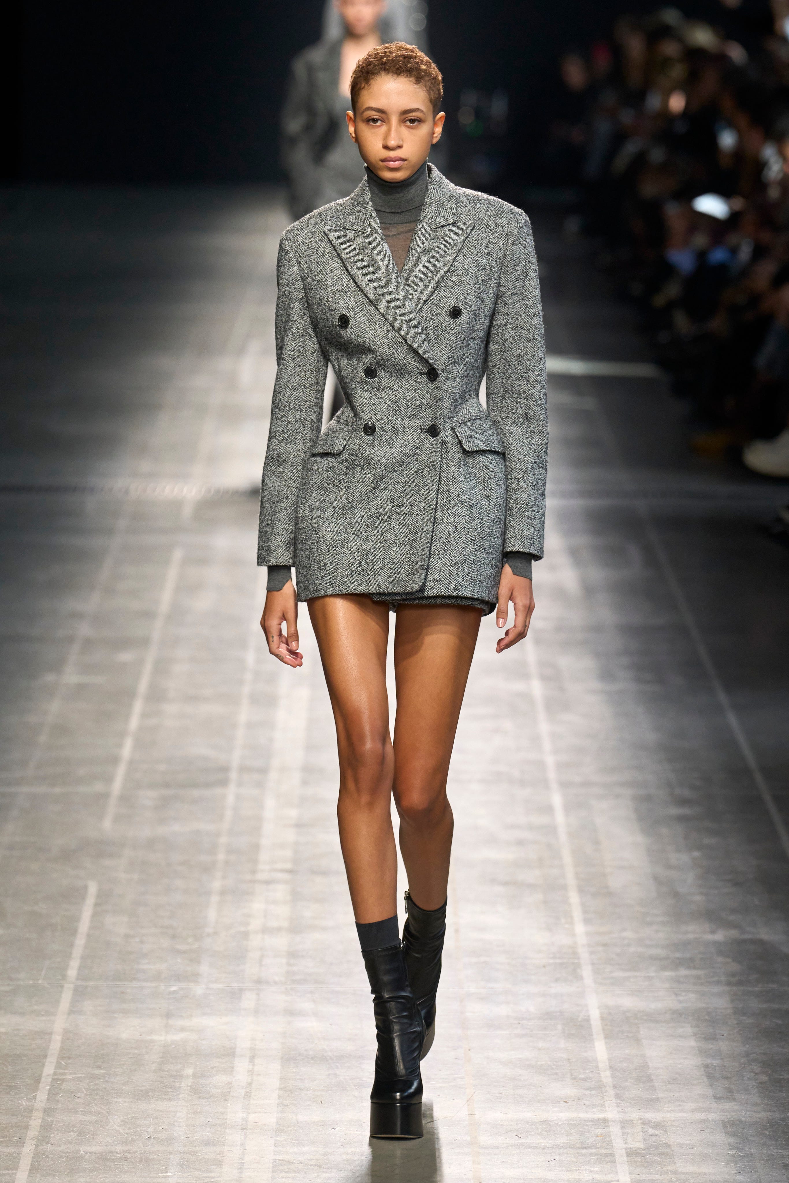 エルマンノ シェルヴィーノ(ERMANNO SCERVINO)コレクション一覧｜ELLE