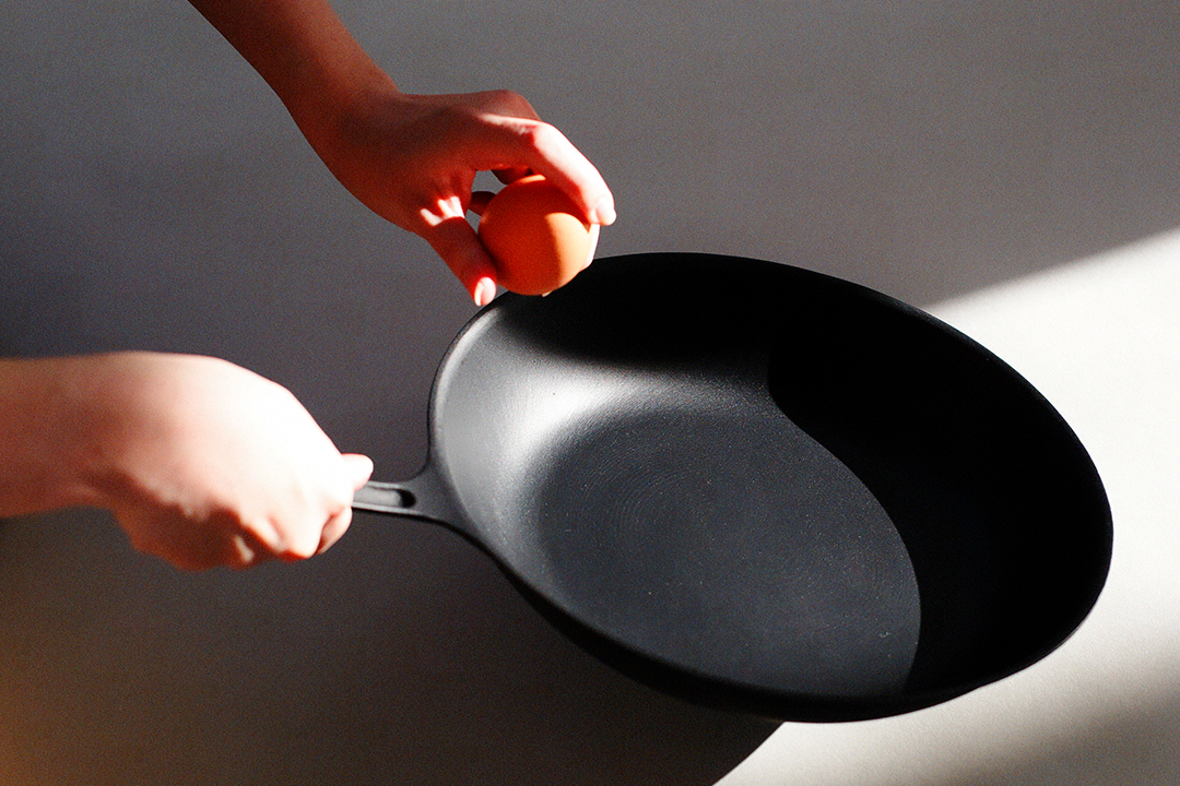 料理に驚きの魔法をかける、鉄鋳物のフライパン【魔法のフライパン