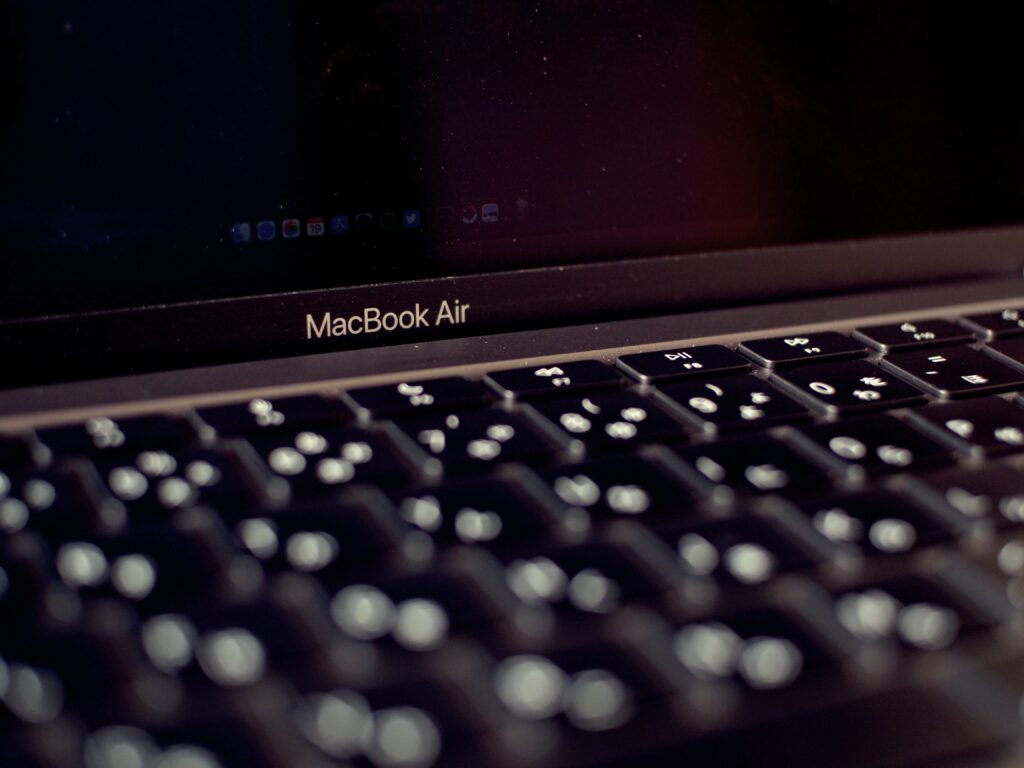 2024年】メモリ8GのMacBookAir M1を今買うのはあり？ | hirosaka's