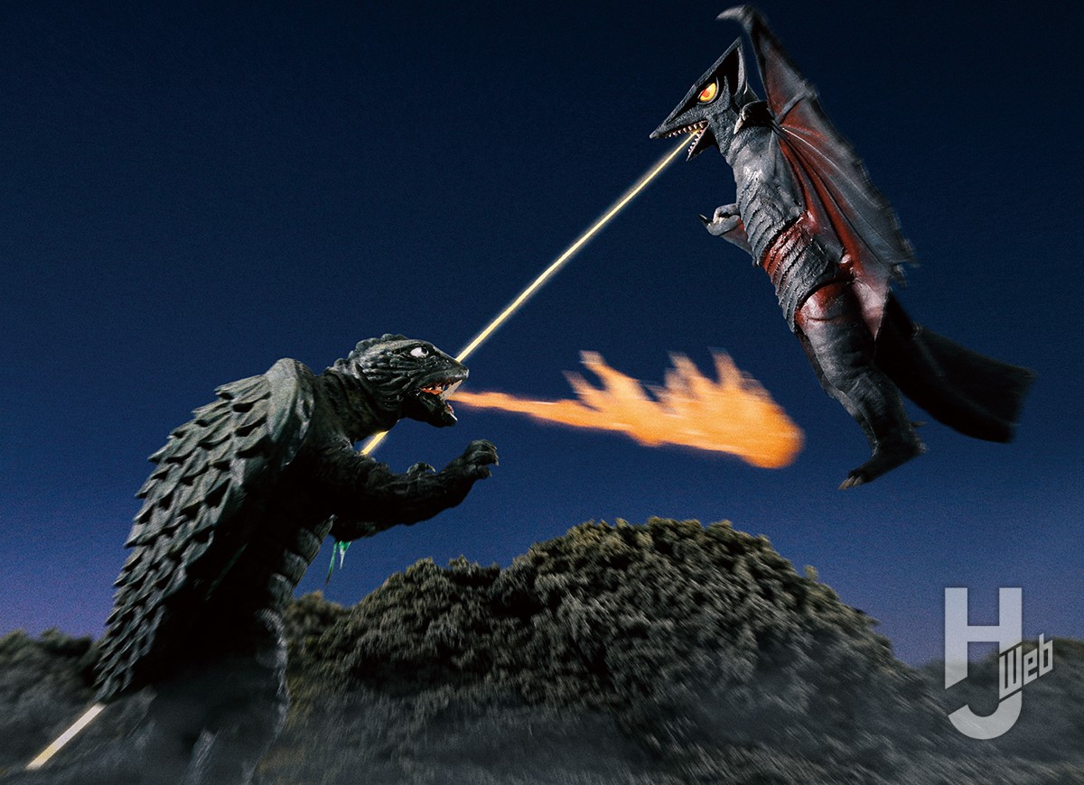 ガメラ生誕60周年記念】 『ガメラ対ギャオス』対決シーンを大迫力の