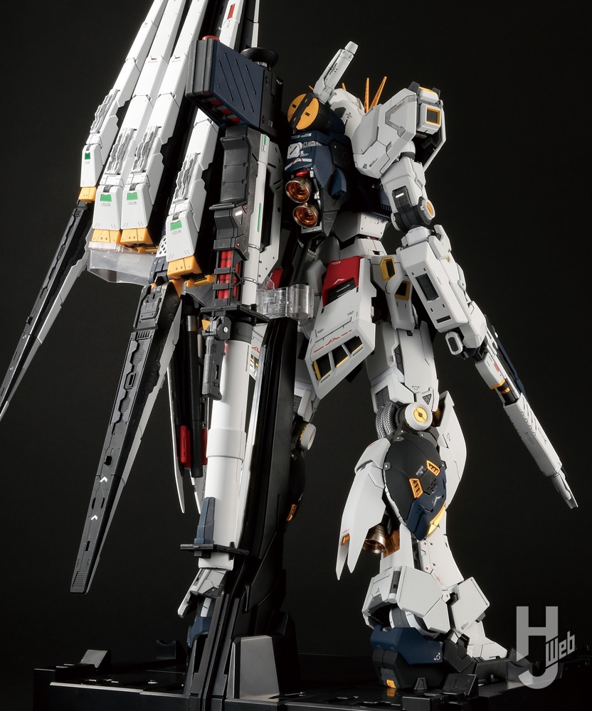 来月に発売迫る「PGU νガンダム」完成見本撮り下ろし＆キットに付属