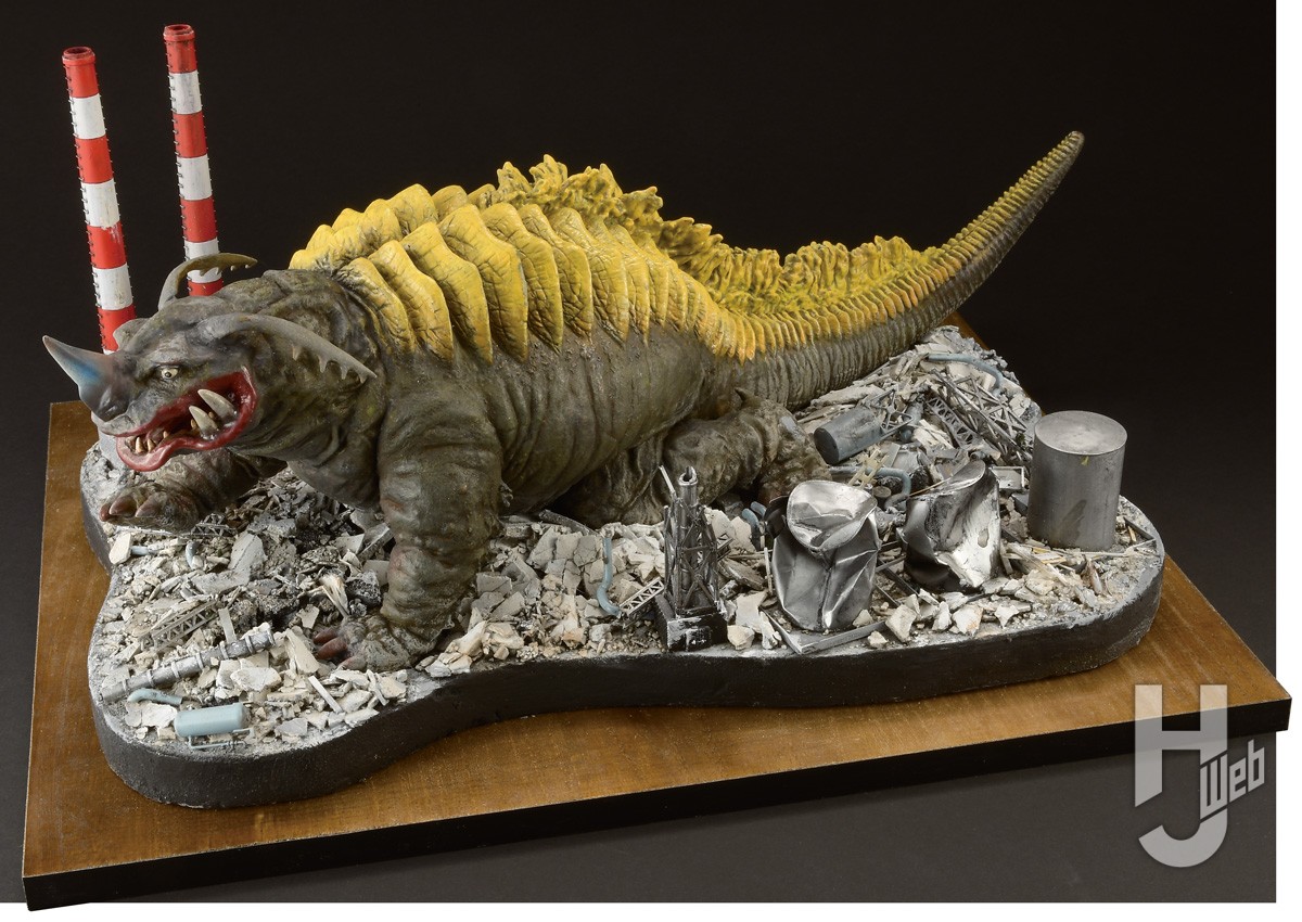 新キット「透明怪獣ネロンガ」を情景王・山田卓司がディオラマで大胆に