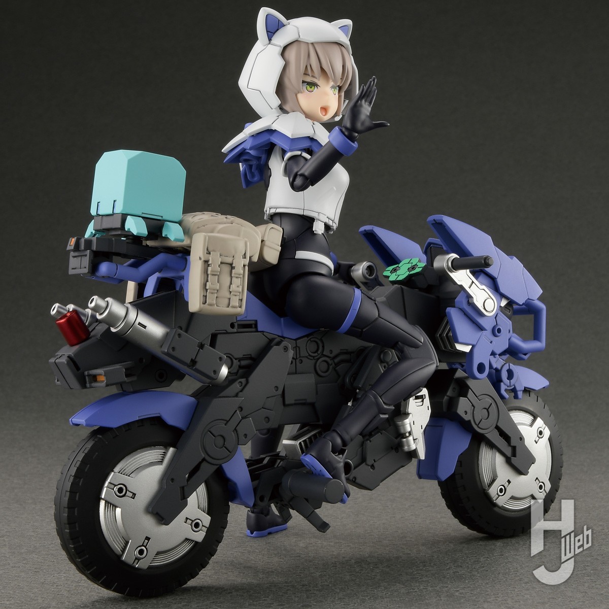 30MS ニャレンティ＝ニャボロ」をバイクで旅するライダー風に