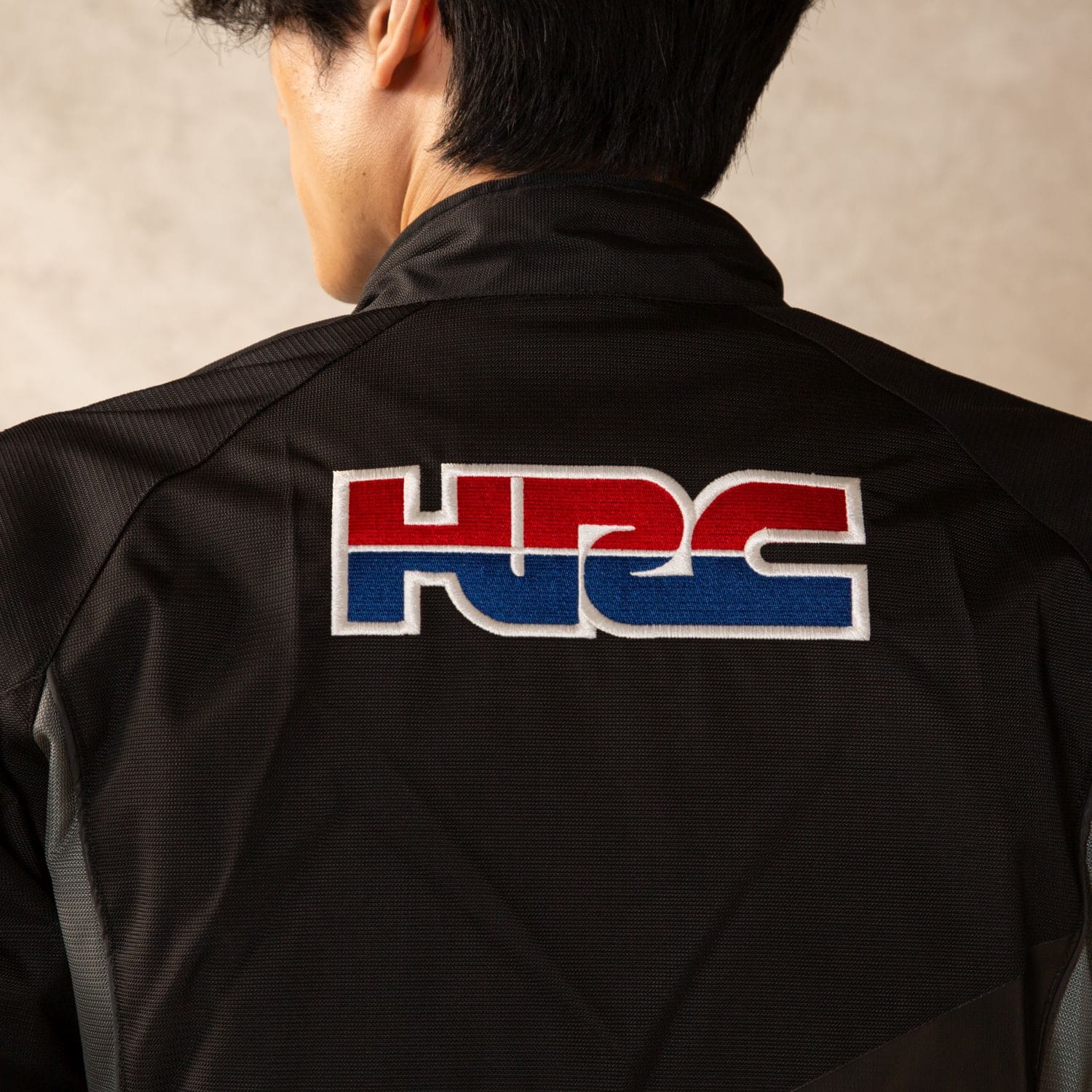 3シーズングラフィックブルゾン(S ブラック): ウェア・グッズ｜HondaGO