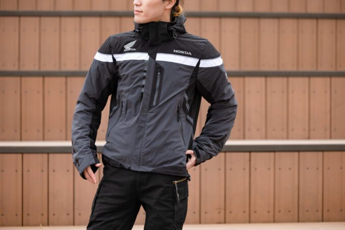 え？これがバイク用の防寒ジャケットって本当!? 寒い季節でもバイクは