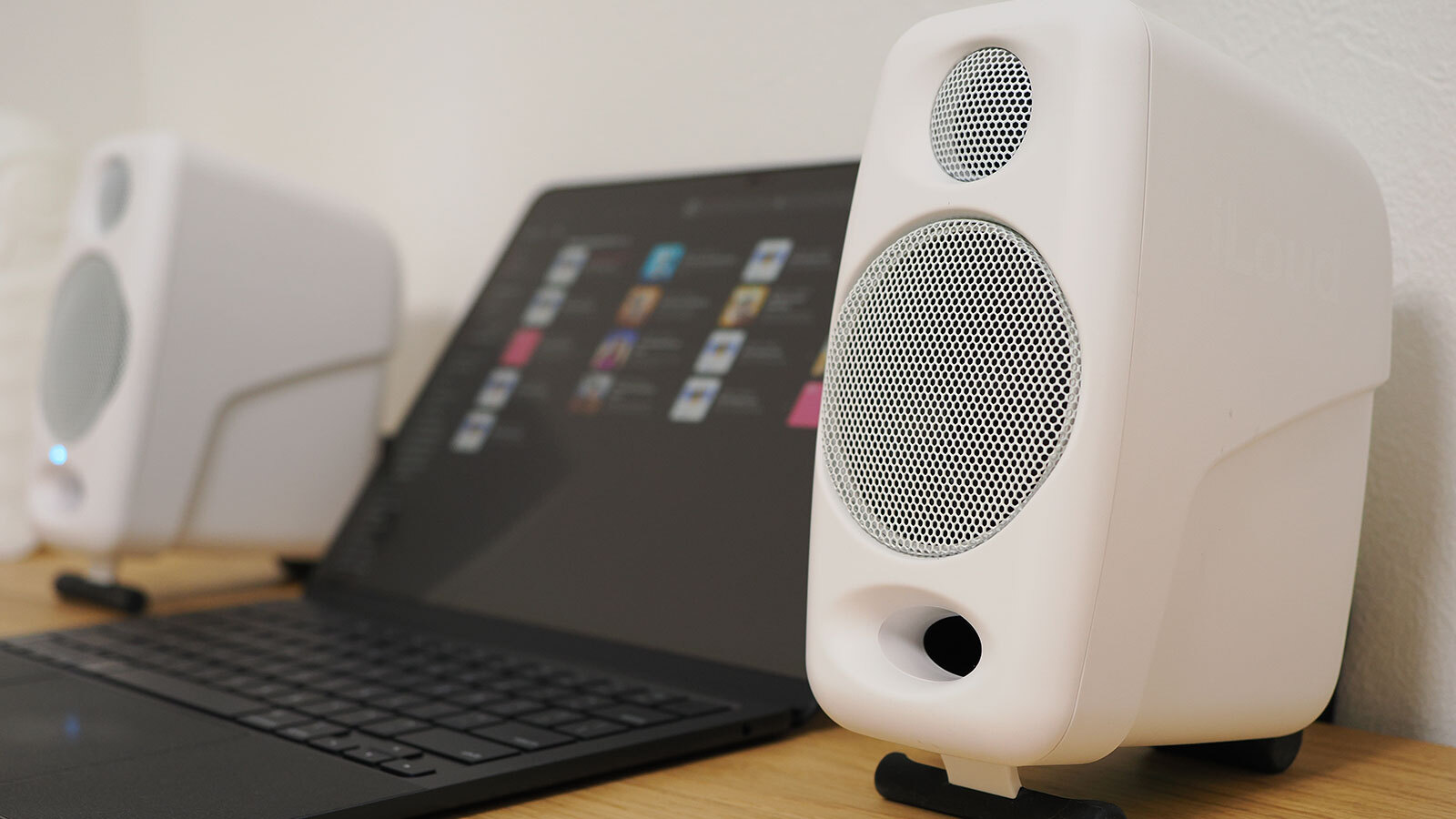 IK Multimedia : iLoud Micro Monitor で変わる家での音楽リスニング