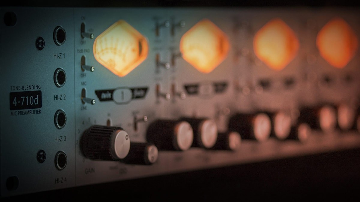 4-710d Four-Channel Tone-Blending Mic Preamp | Hookup, Inc.
